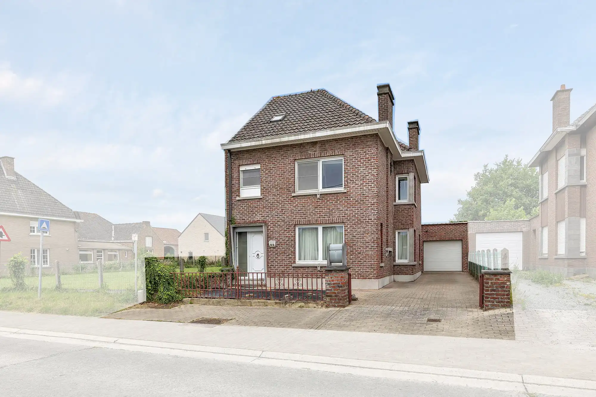 Hoofdfoto van de publicatie: Goed onderhouden woning met garage en tuin