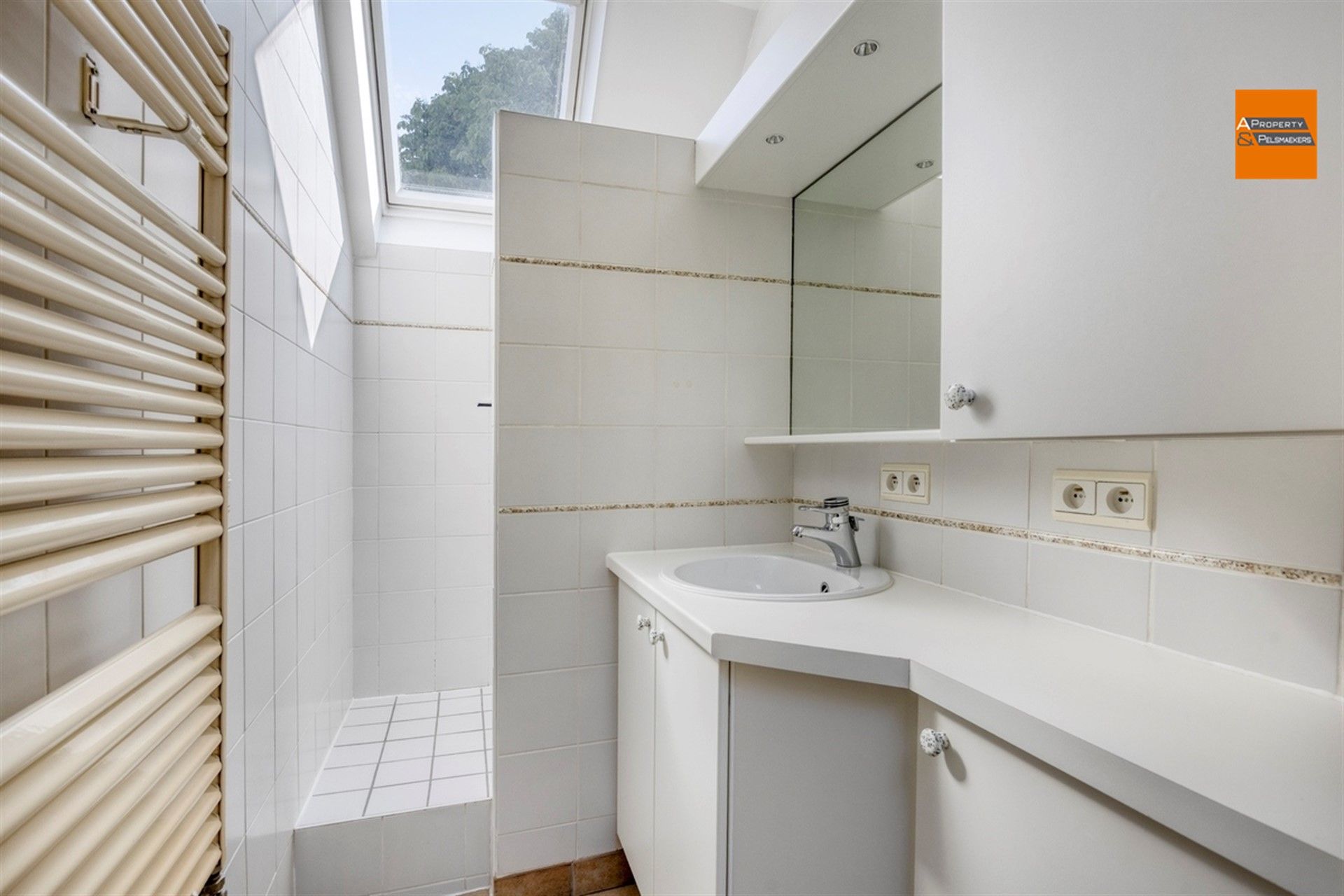 Gerenoveerde villa 3 kamers met prachtige tuin. foto 12