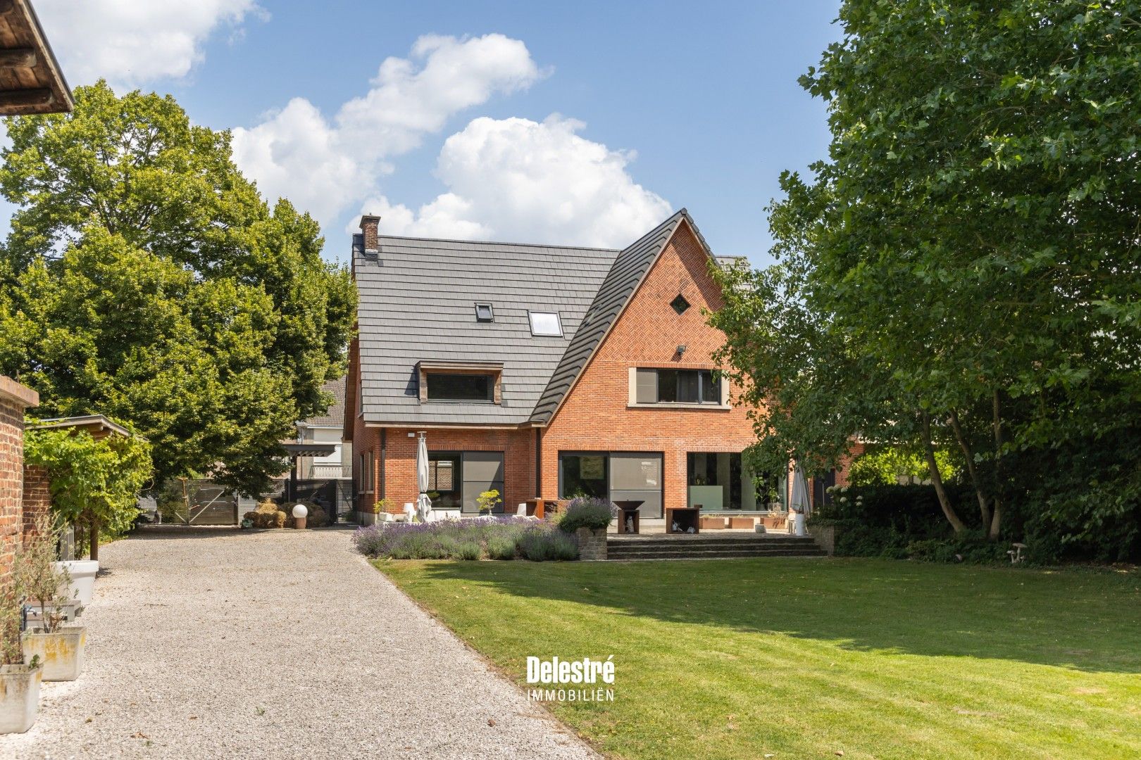 Exclusieve villa met 487m² woonruimte, uitzicht & rust – wonen én werken mogelijk! foto 2