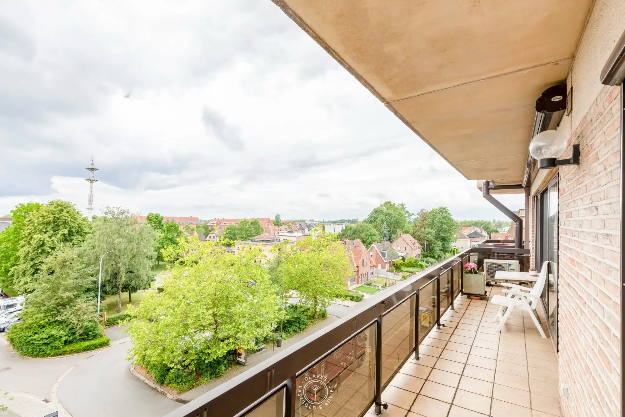 Bijzonder ruim appartement met zuidgericht terras foto 6