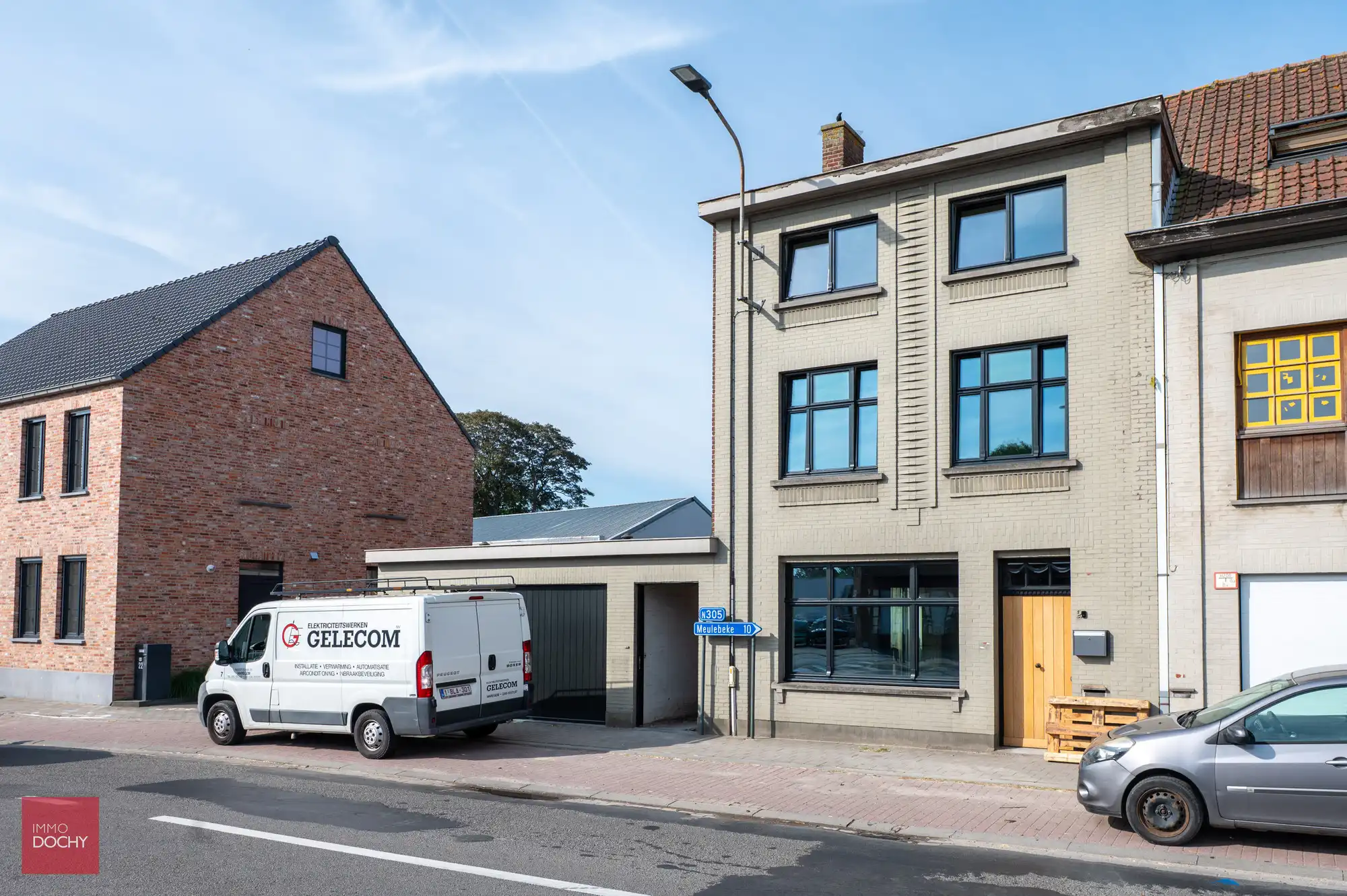 Volledig gerenovereerd herenhuis met garage foto 2