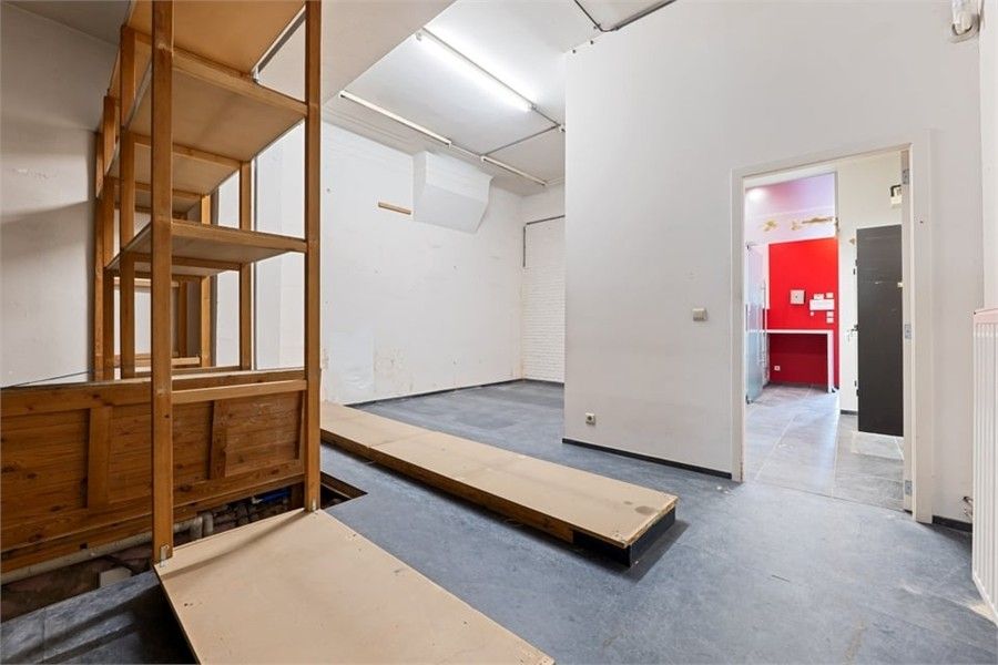 RUIME HANDELSRUIMTE TE HUUR OP DE GROTE MARKT IN SINT-TRUIDEN foto 21