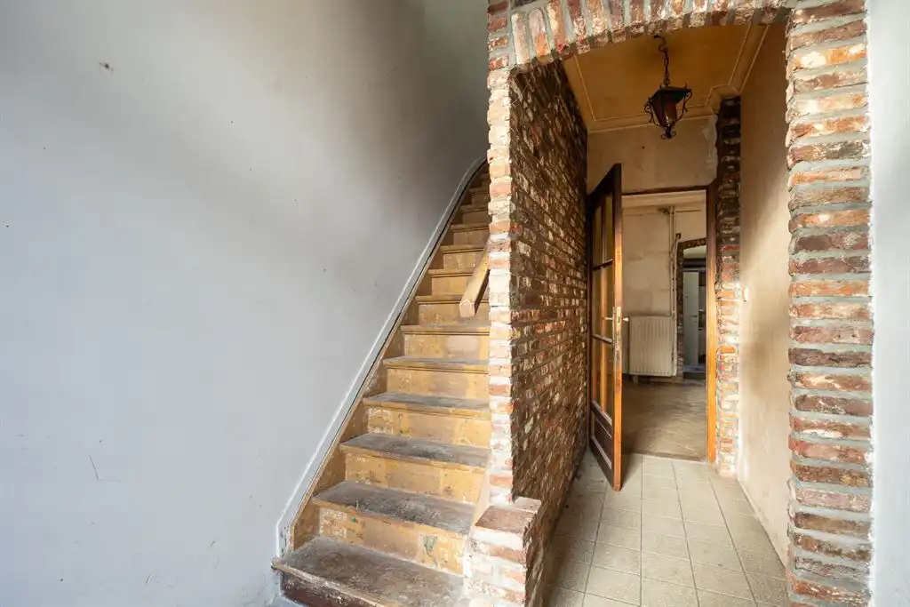 Te renoveren woning met grote tuin foto 12