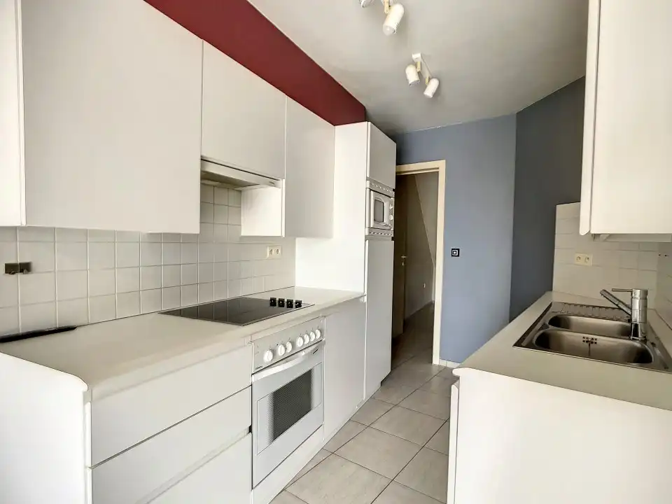 Centraal gelegen appartement met 2 slaapkamers en garage foto 2