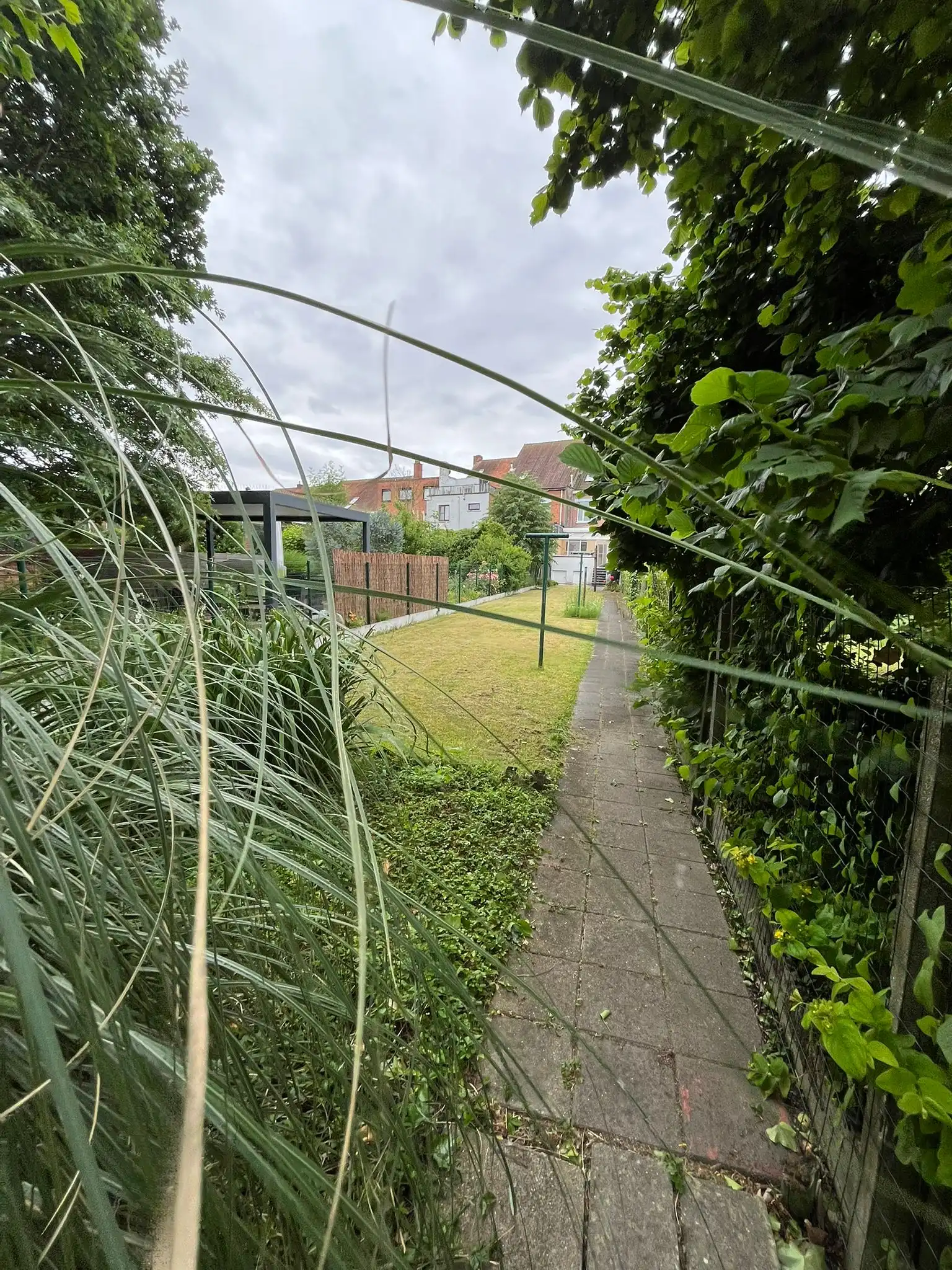 Stadswoning met tuin en parkeerplaats foto 5