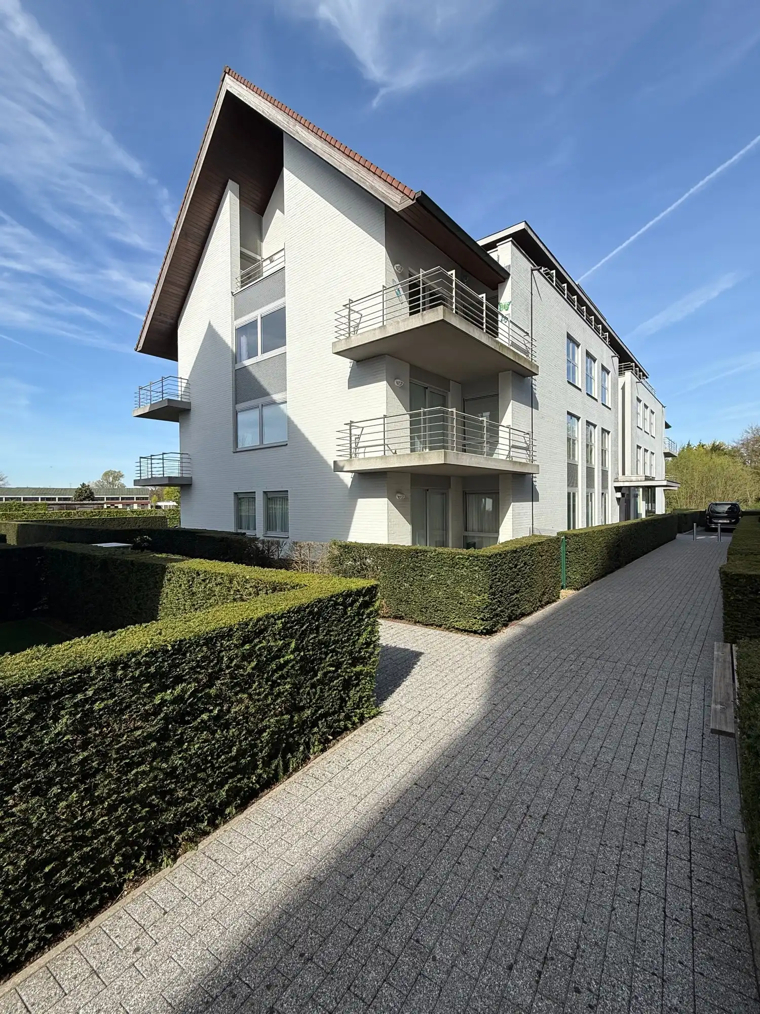 Volledig opgeschilderd ruim appartement op mooie ligging | Potegemstraat foto 18