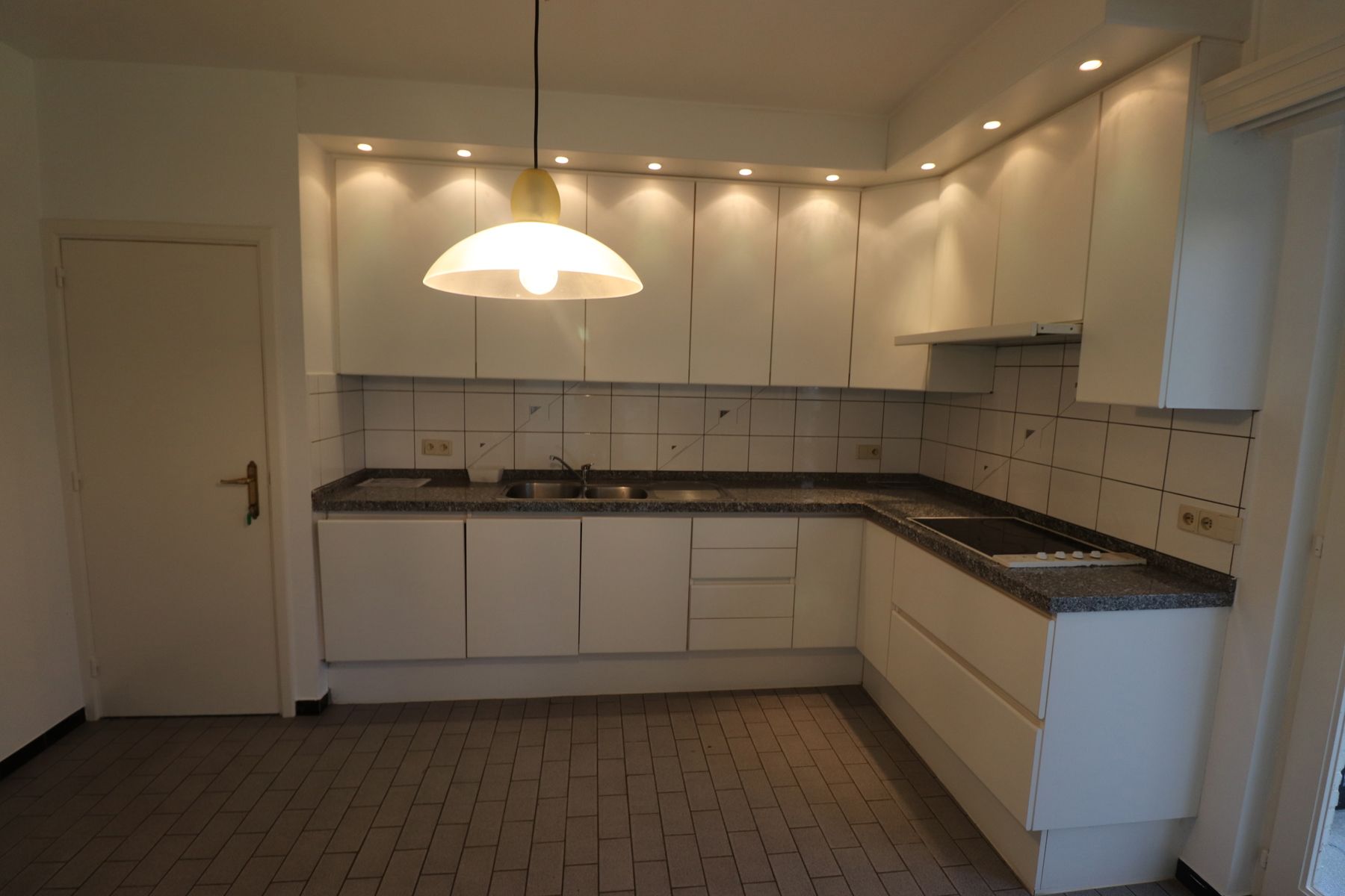 Charmante villa met 5 slaapkamers op een perceel van 1.785m² - Gelegen in een rustige en kindvriendelijke verkaveling. foto 5