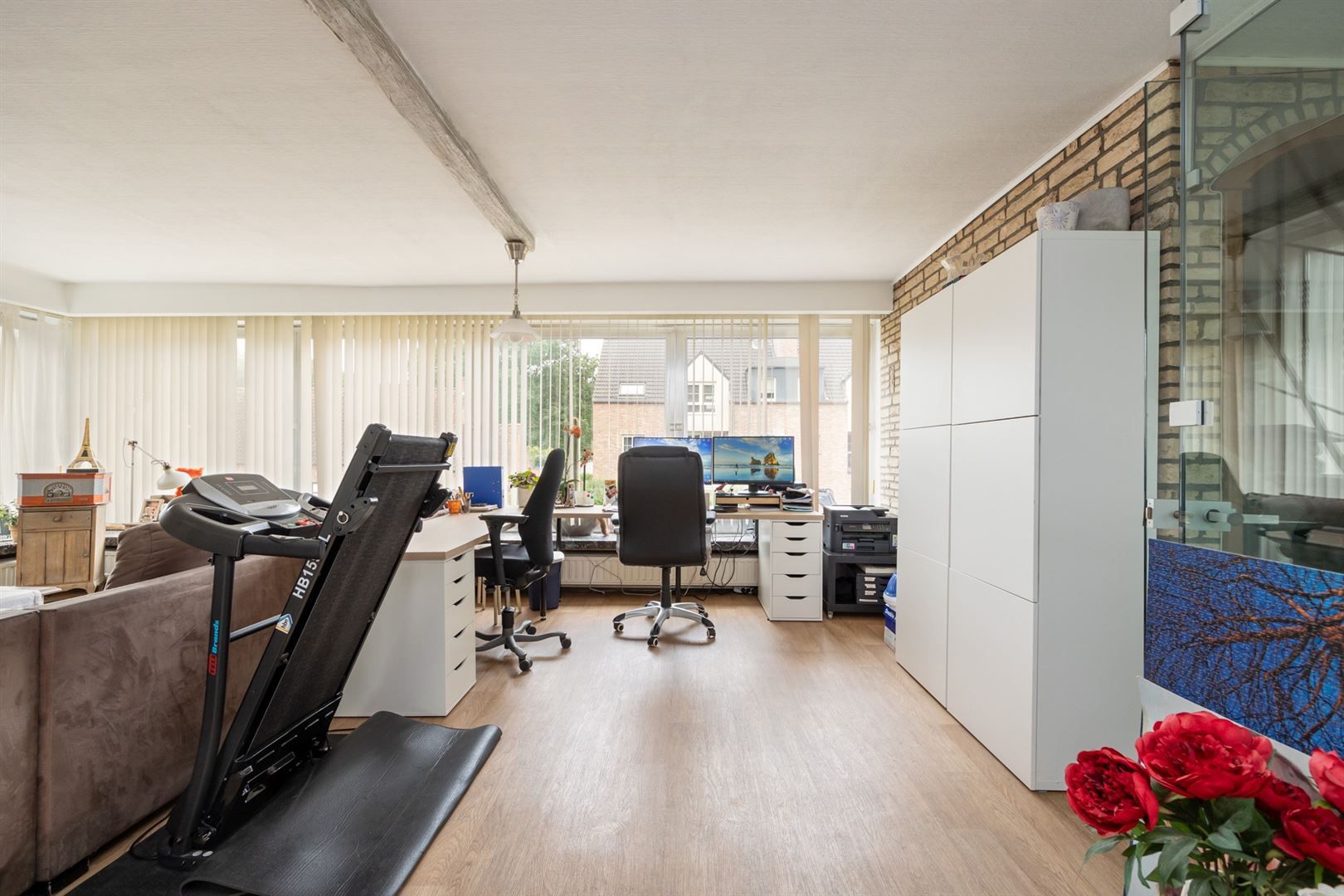 Kantoor met grote vitrine en duplex appartement foto 19