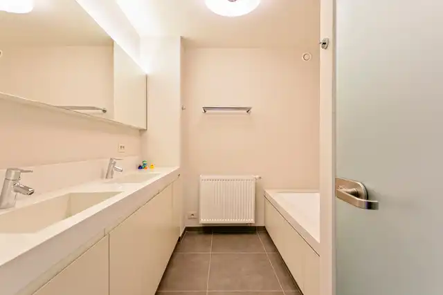 Exclusief duplex-appartement met 3-slk en riant terras op gegeerde ligging aan de Visserij foto 16