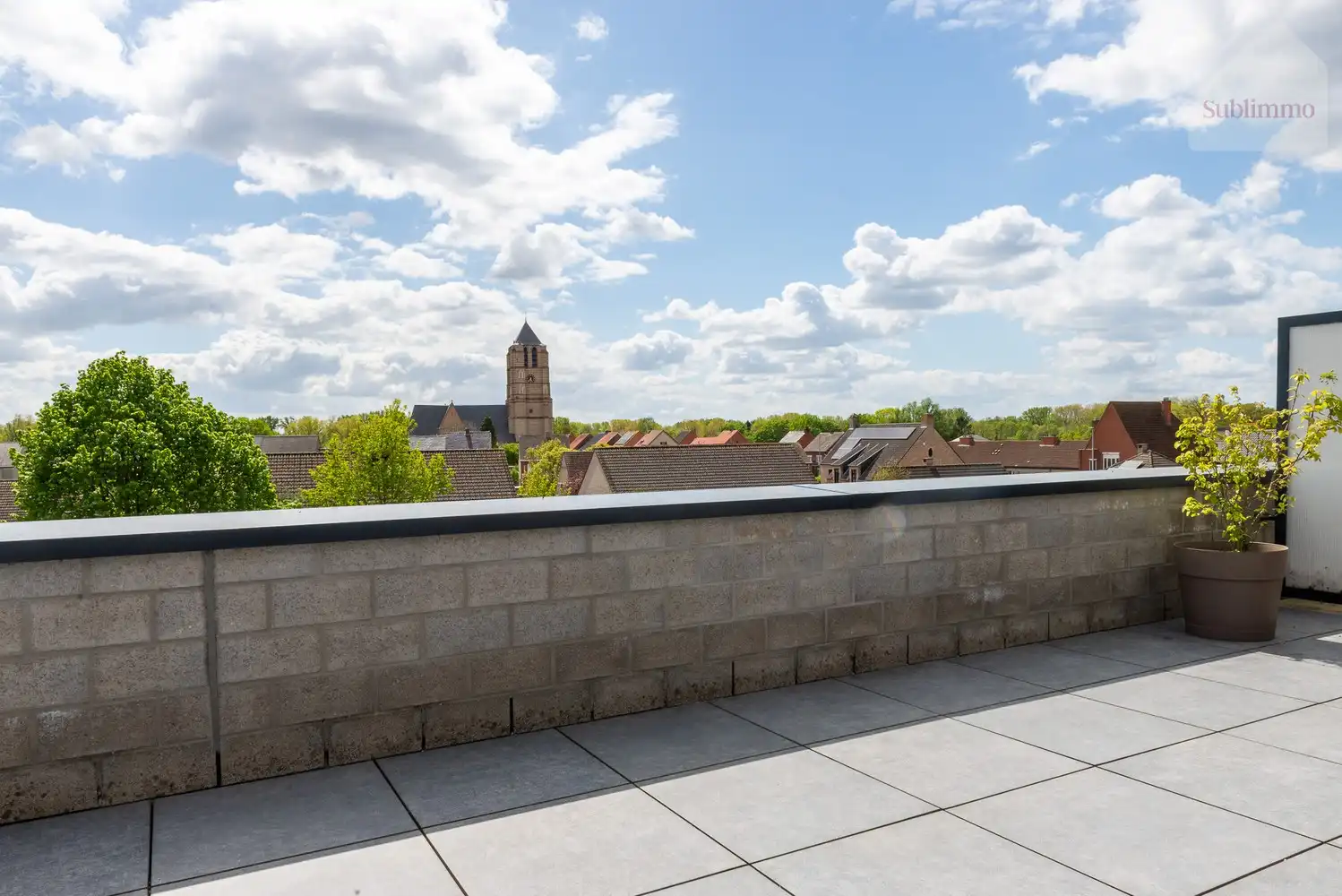 Verzorgd dakappartement met groot terras en dubbele parking foto 16