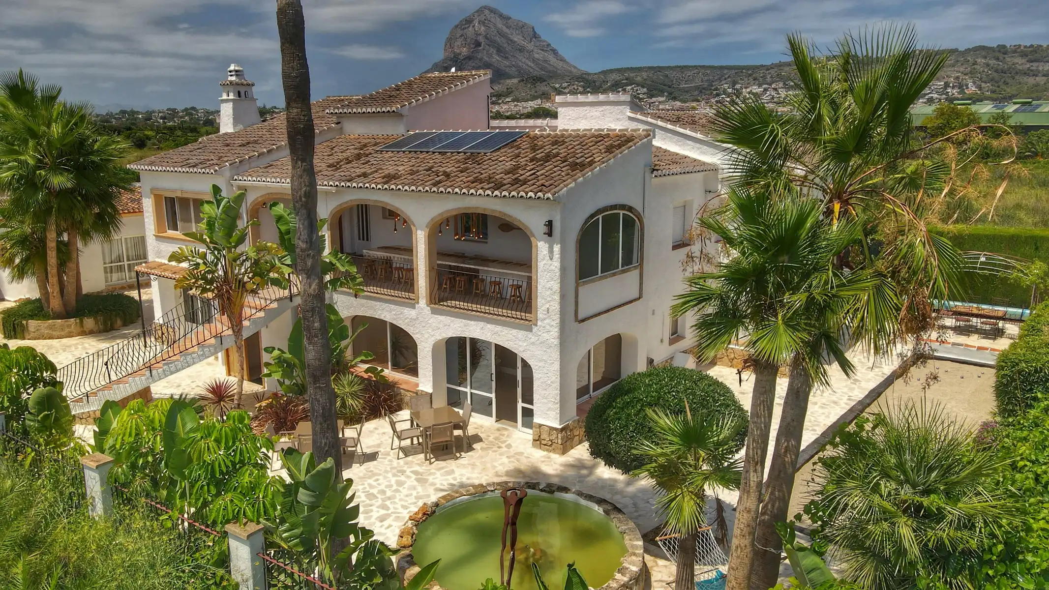 Unieke investeringsvilla met 11 slaapkamers in Jávea foto {{pictureIndex}}