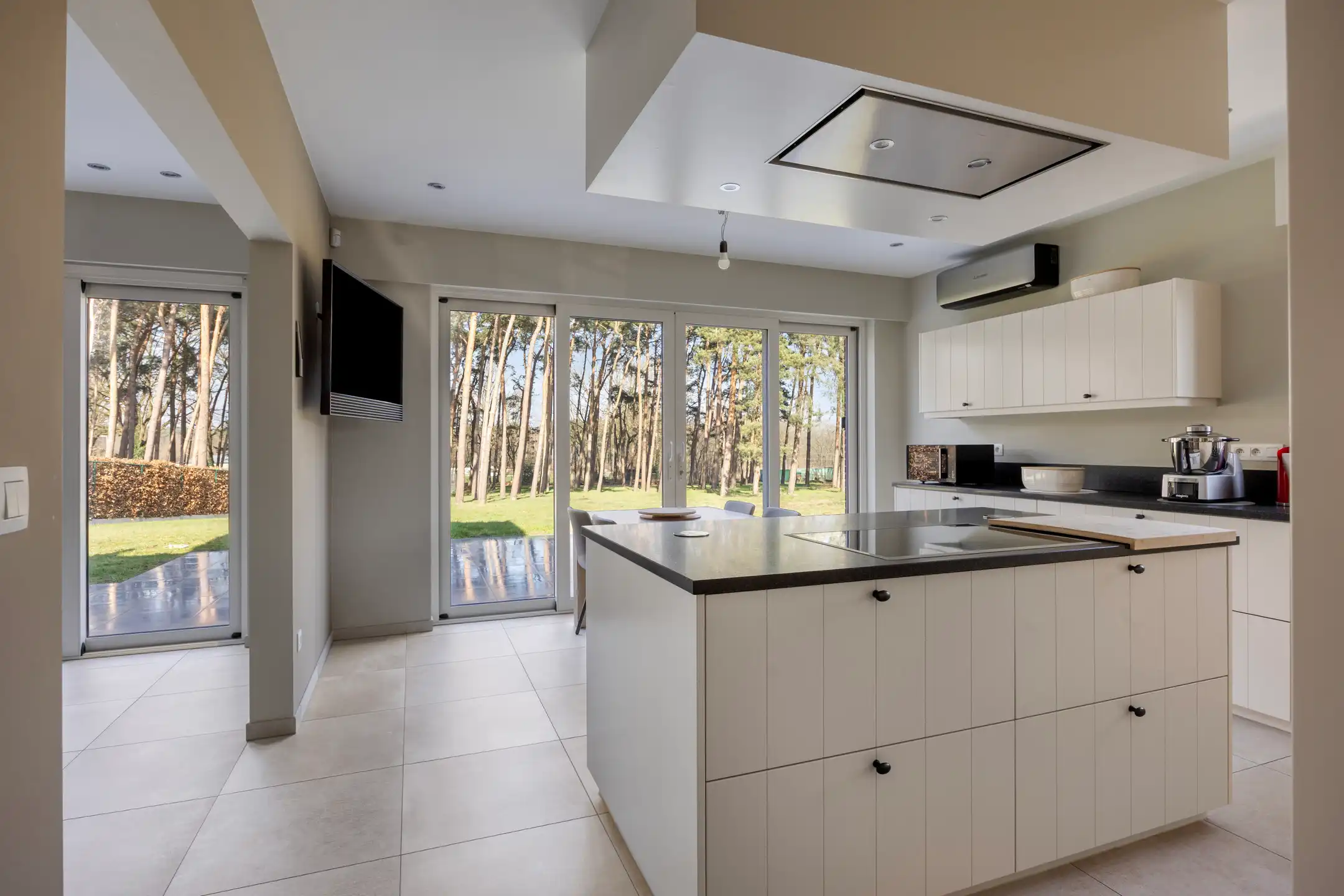 Vrijstaande, ruime villa (314m2) op een perceel van 30 are foto 8