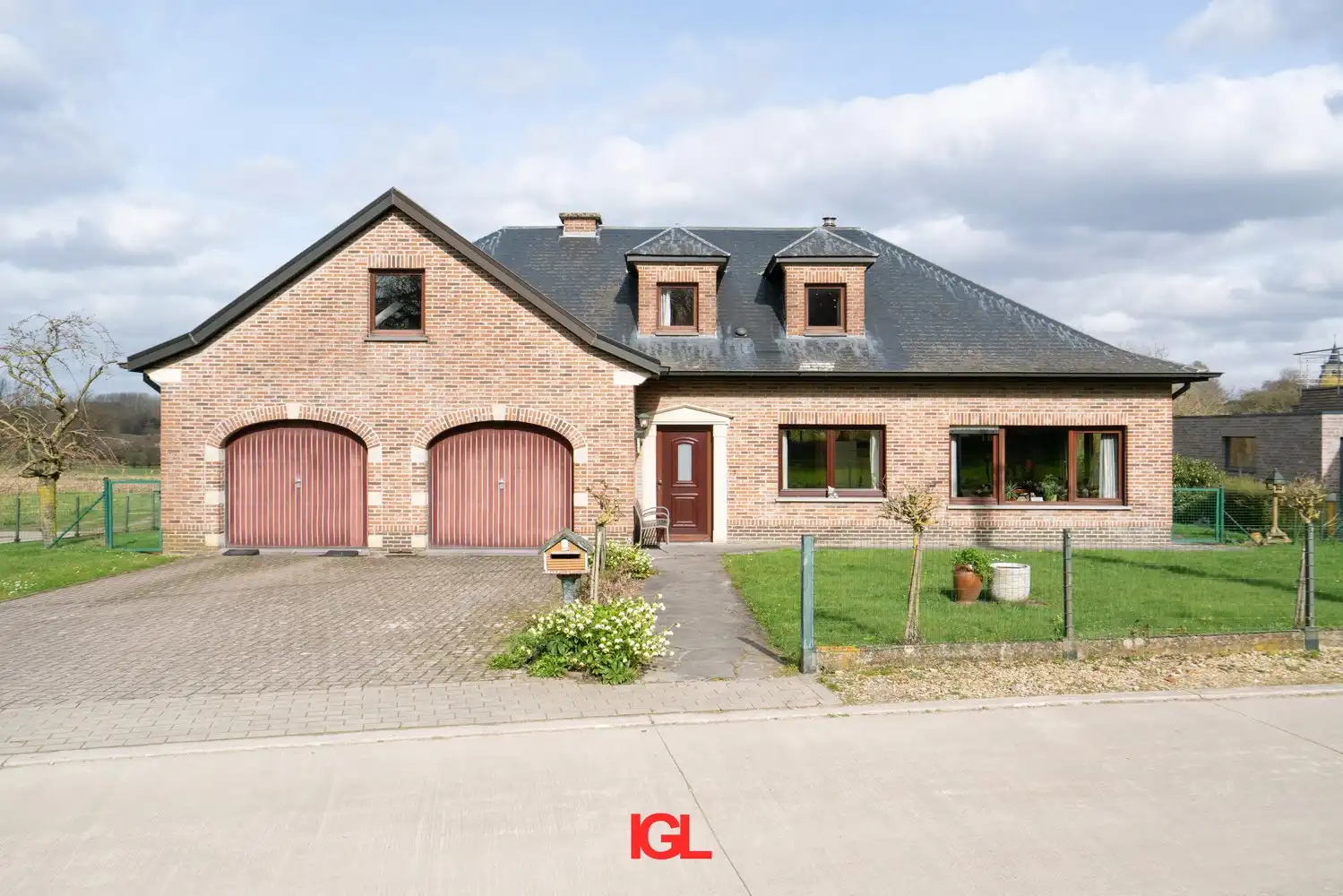 Ruime Villa op 45a65ca grond foto {{pictureIndex}}