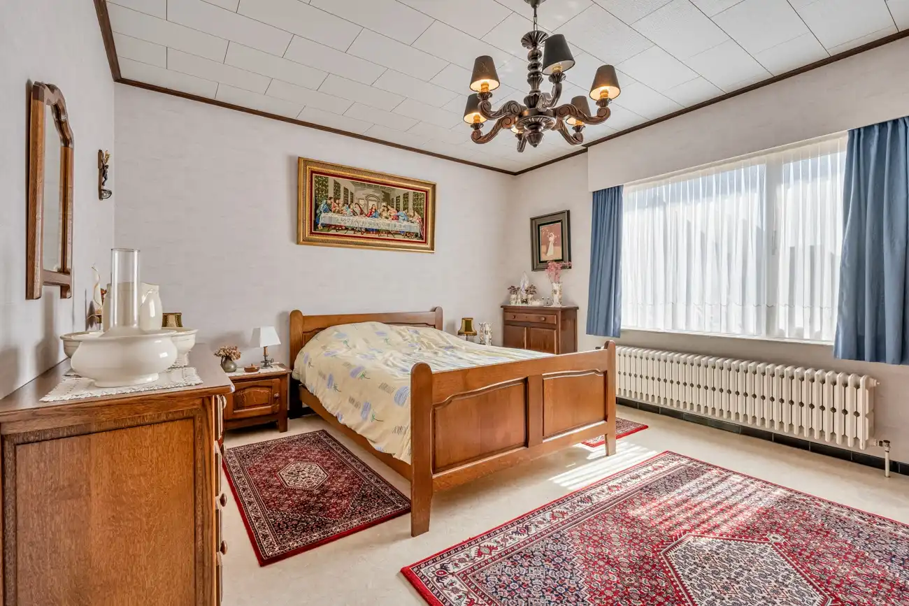 Degelijke te moderniseren open gelijkvloerse woning met inpandige garage én ruime afzonderlijke garage en een grote zonnige tuin in het centrum van Doorslaar! foto 15