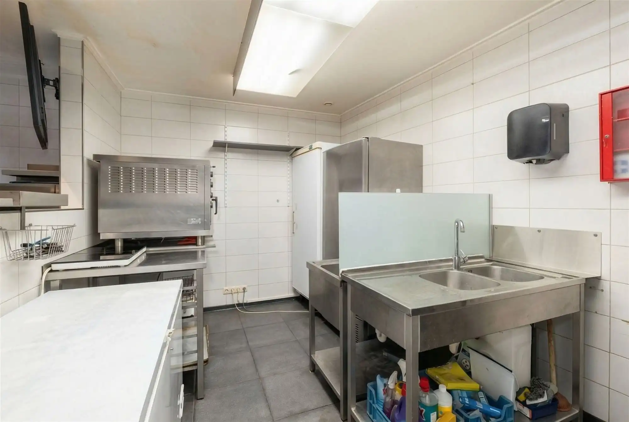 Goeddraaiende broodjeszaak met woonst aan Ten Doorn foto 8