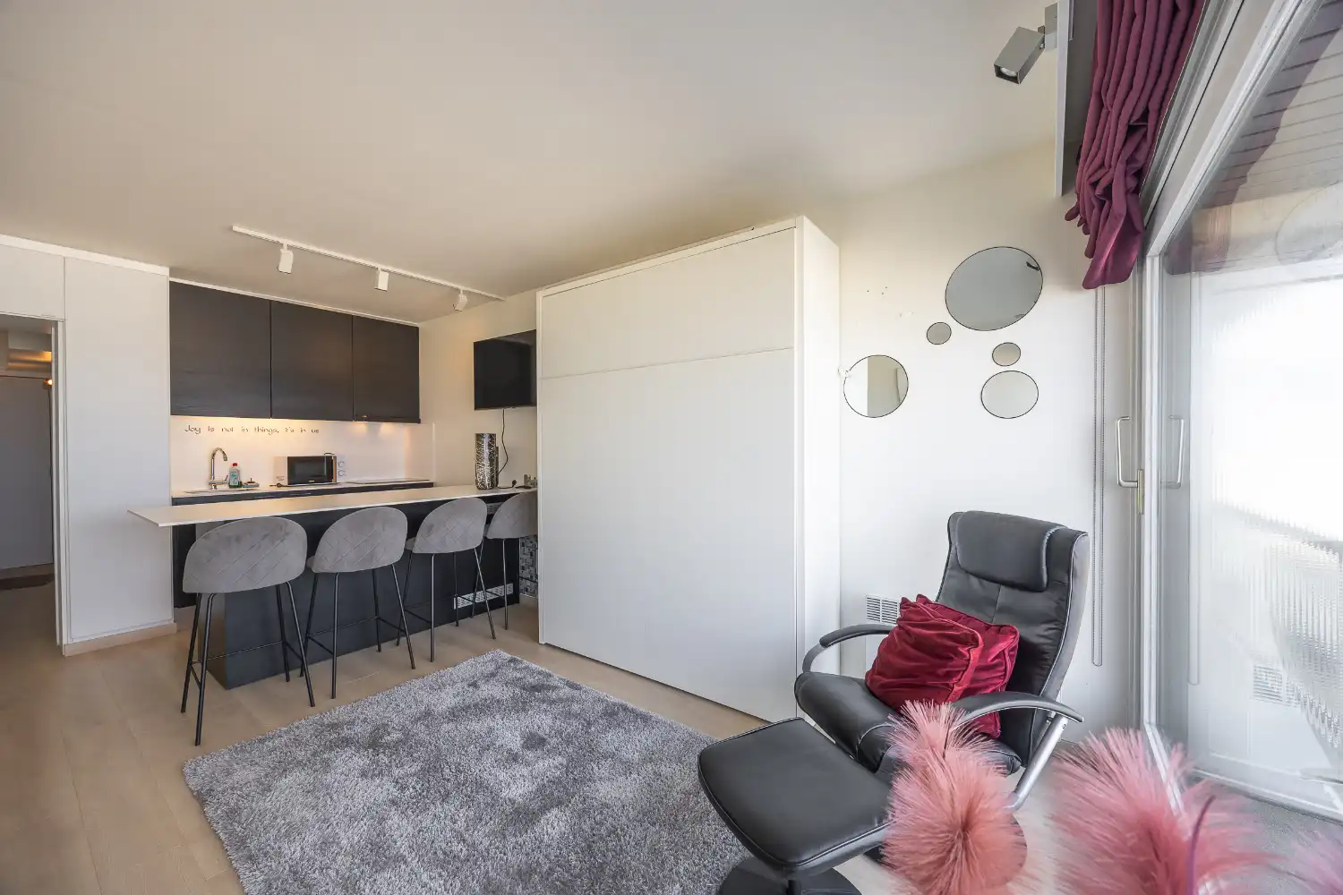 Gerenoveerde studio met frontaal zeezicht te koop in Middelkerke foto 5