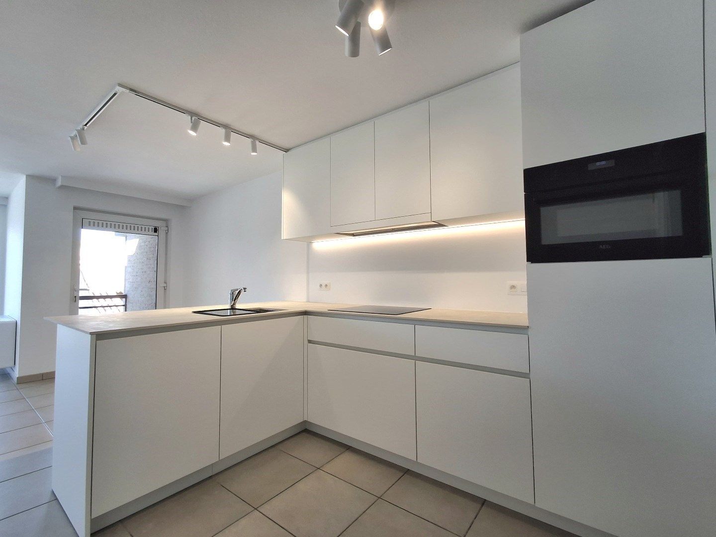 RECENT GERENOVEERD, CENTRAAL GELEGEN DUPLEX-APPARTEMENT MET 2 SLAAPKAMERS foto 3