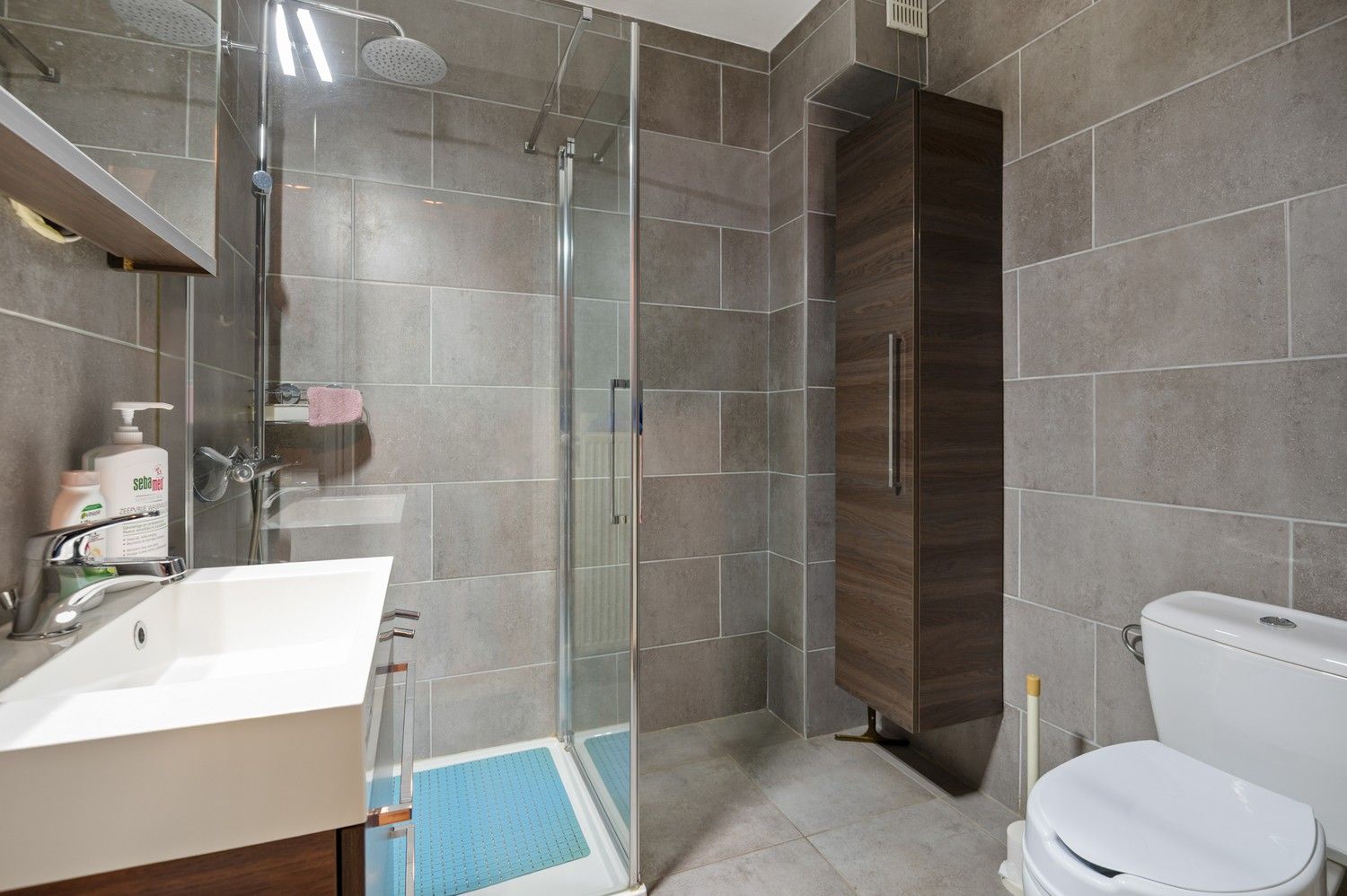 Unieke bel-etage verdeeld in 2 wooneenheden te koop in Hoevenen! foto 10