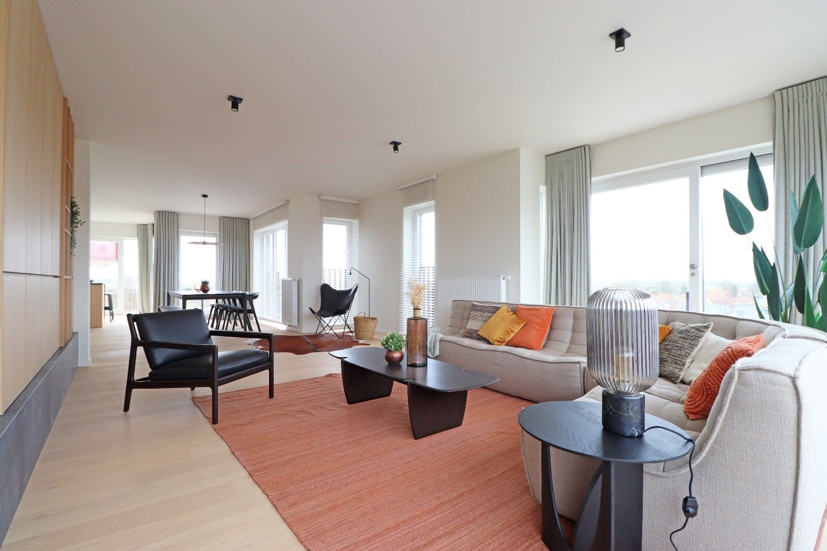 Luxueus afgewerkte penthouse (incl. schilderwerken, maatwerk,...) foto {{pictureIndex}}