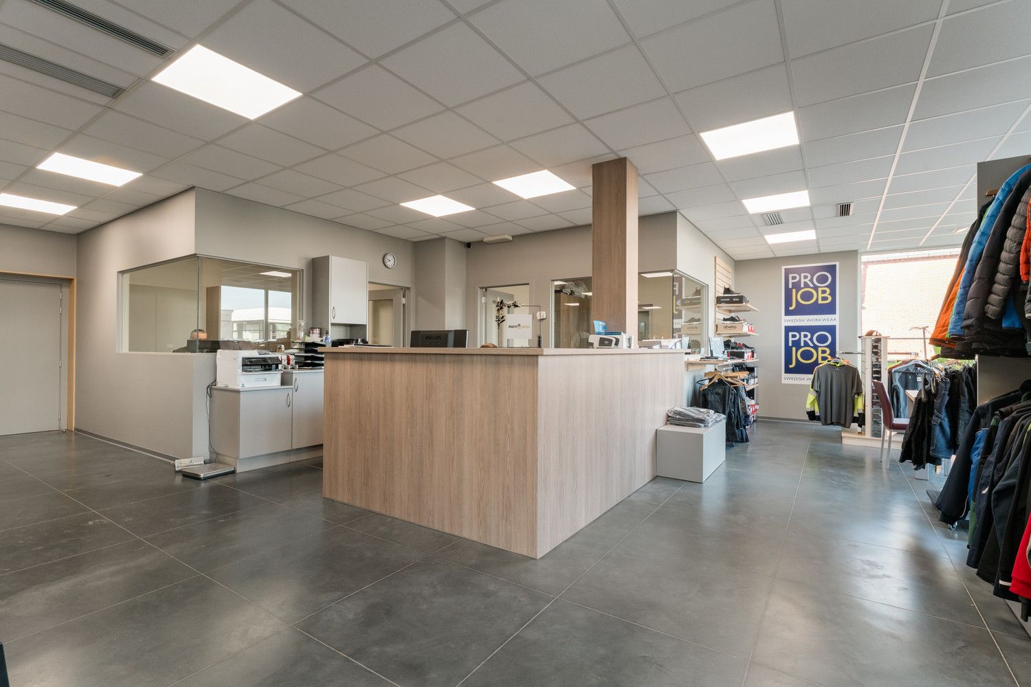 COMMERCIEEL GEBOUW foto 19