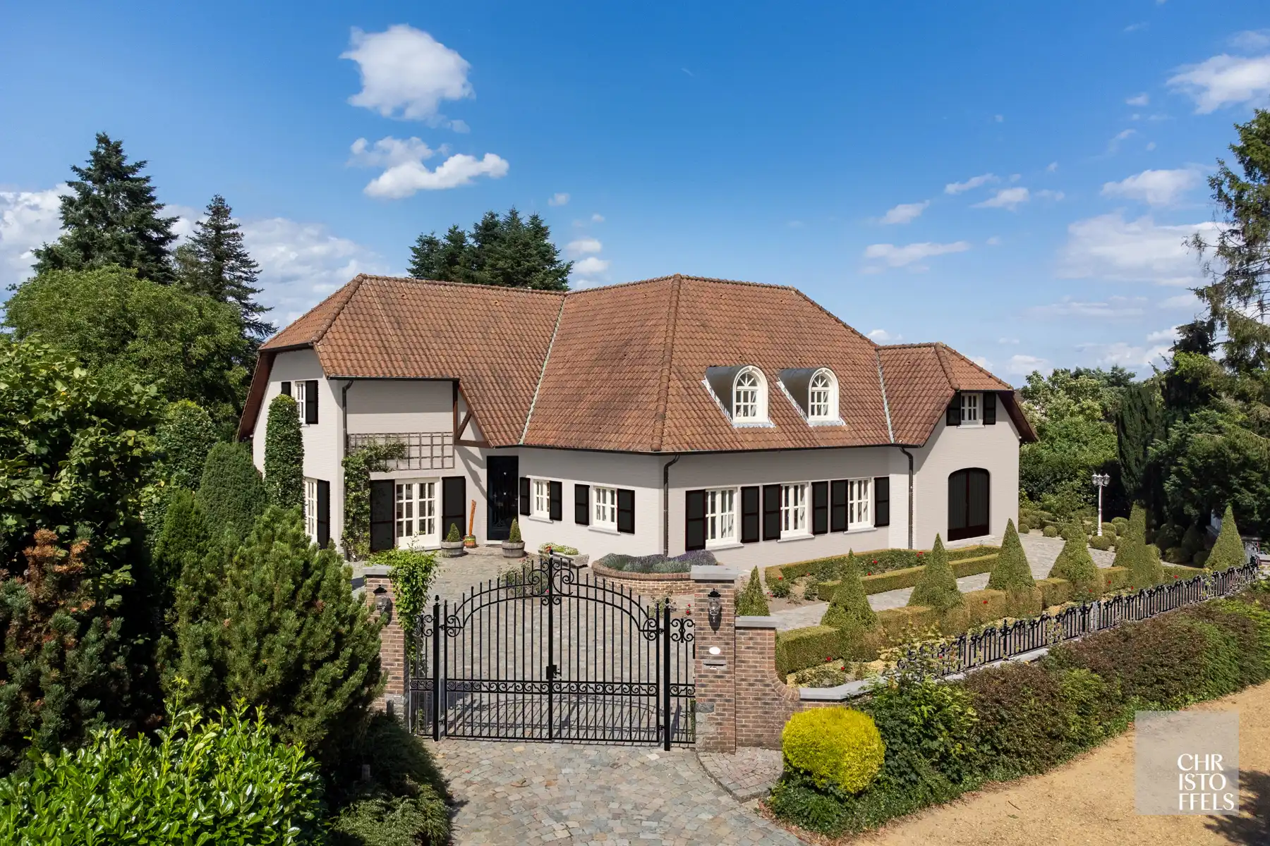 Riante en verzorgde villa van 694m2 op 1ha 00a 18ca! foto 6