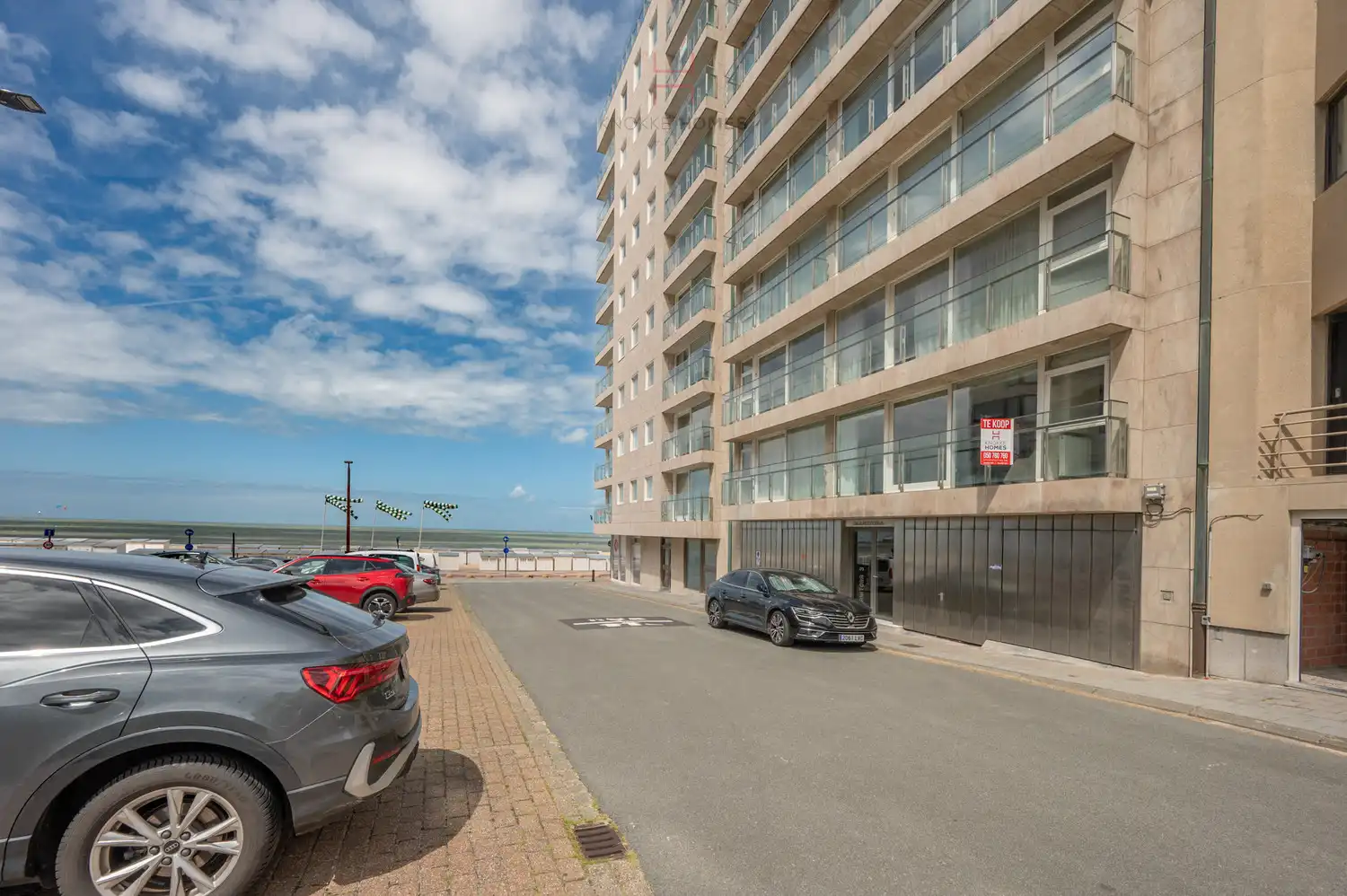 Instapklaar vernieuwd appartement met een mooi zijdelings zeezicht in Duinbergen foto 23