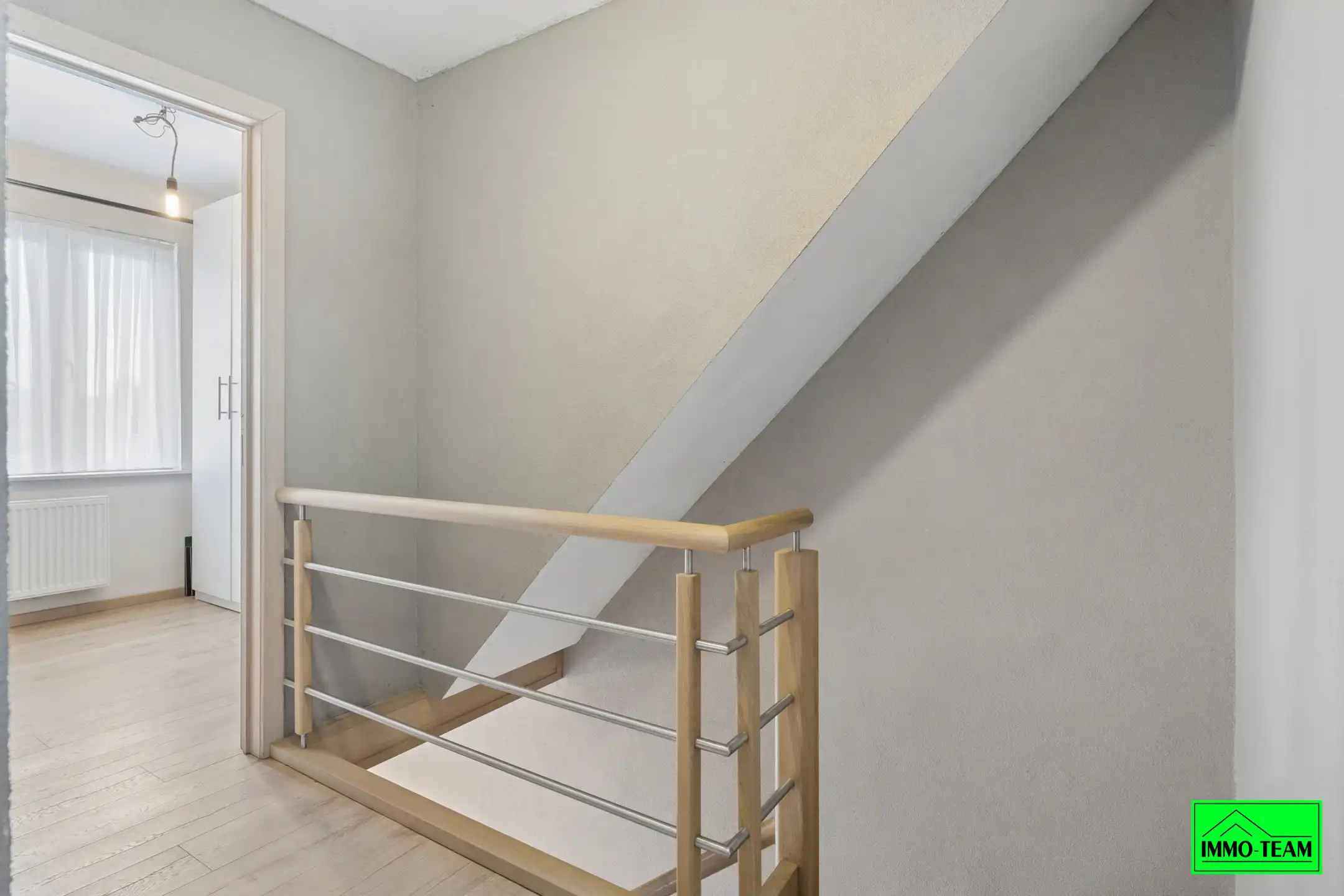  Volledig gerenoveerde en instapklare 2-gevelwoning  foto 23