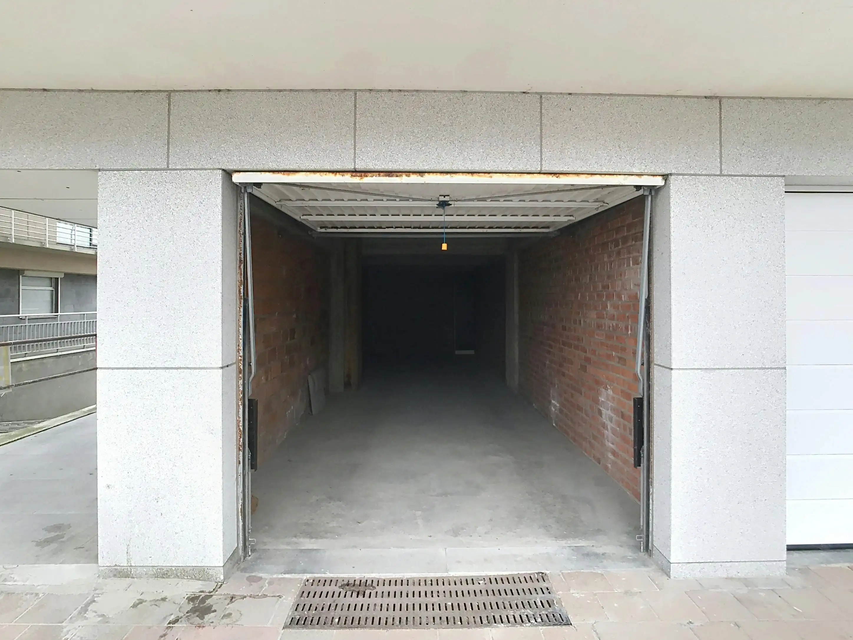 Uitzonderlijk dubbele garagebox te koop te Westende! foto 5