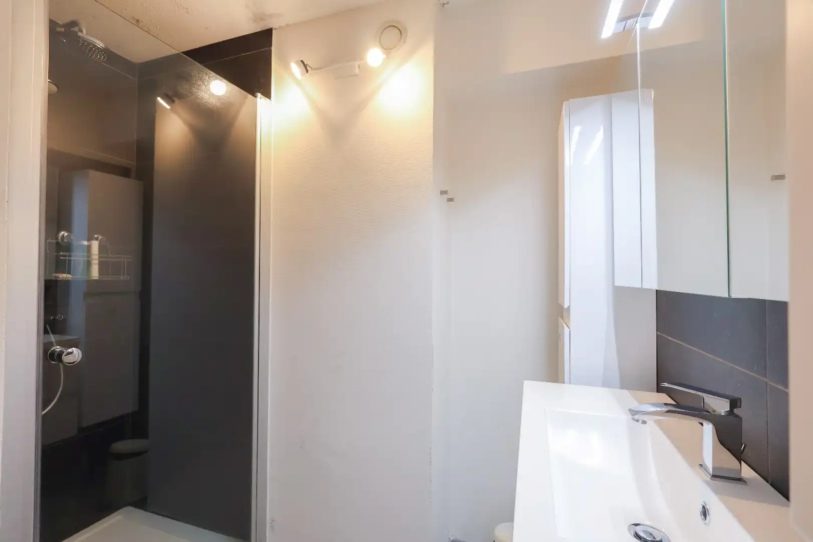 Appartement met 2 slaapkamers & frontaal zeezicht te huur op jaarbasis! foto 11
