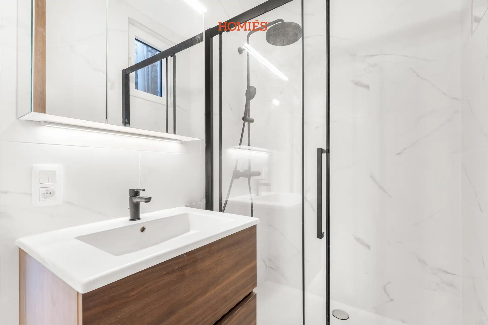 Gerenoveerd 2-slaapkamerappartement op toplocatie foto 13