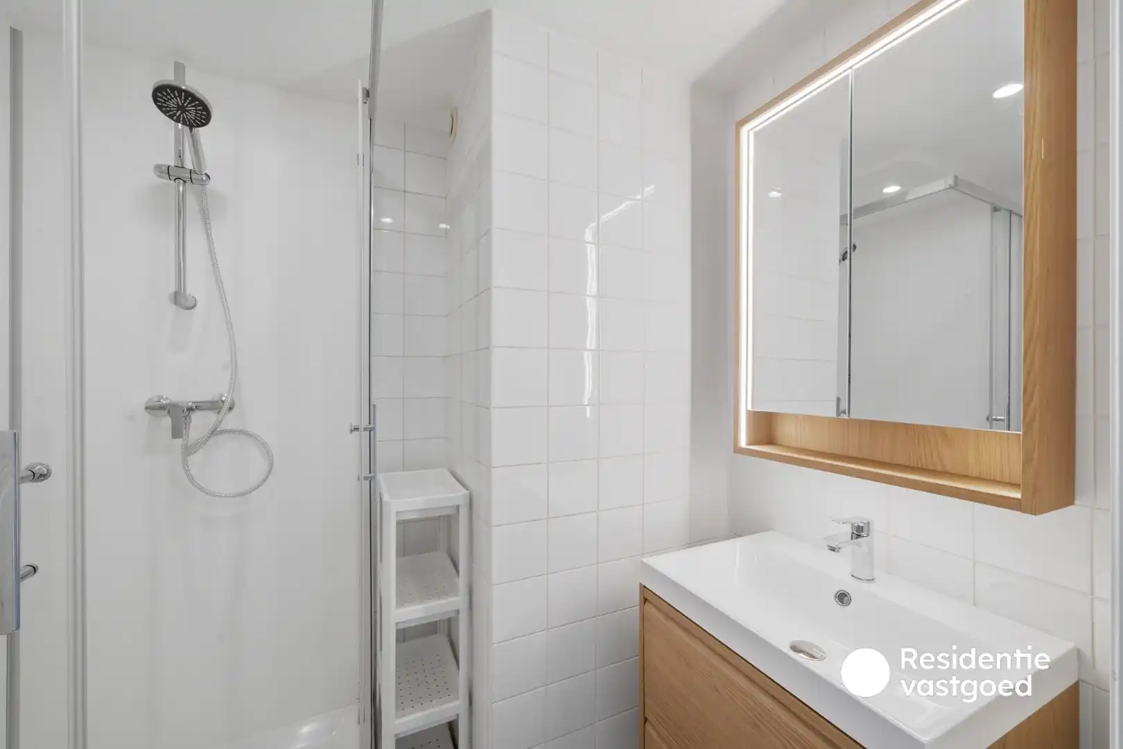 Instapklaar  2 slaapkamer appartement te Bredene foto 19