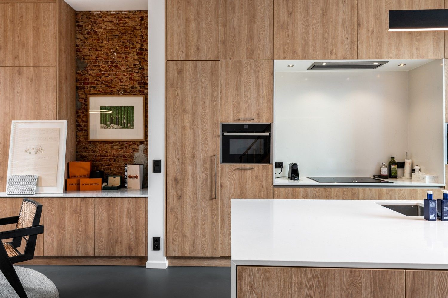 Prachtig en hedendaags gerenoveerde woning met zwembad te Lier foto 10