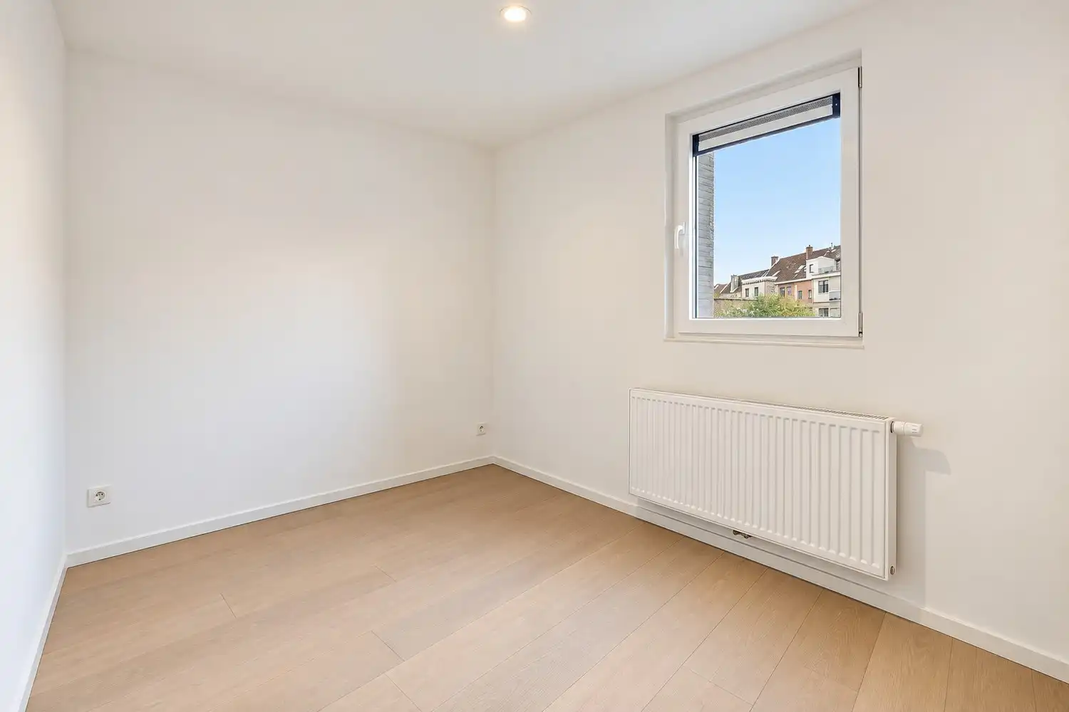 Charmante vernieuwbouwwoning met 3 slaapkamers en koer foto 8