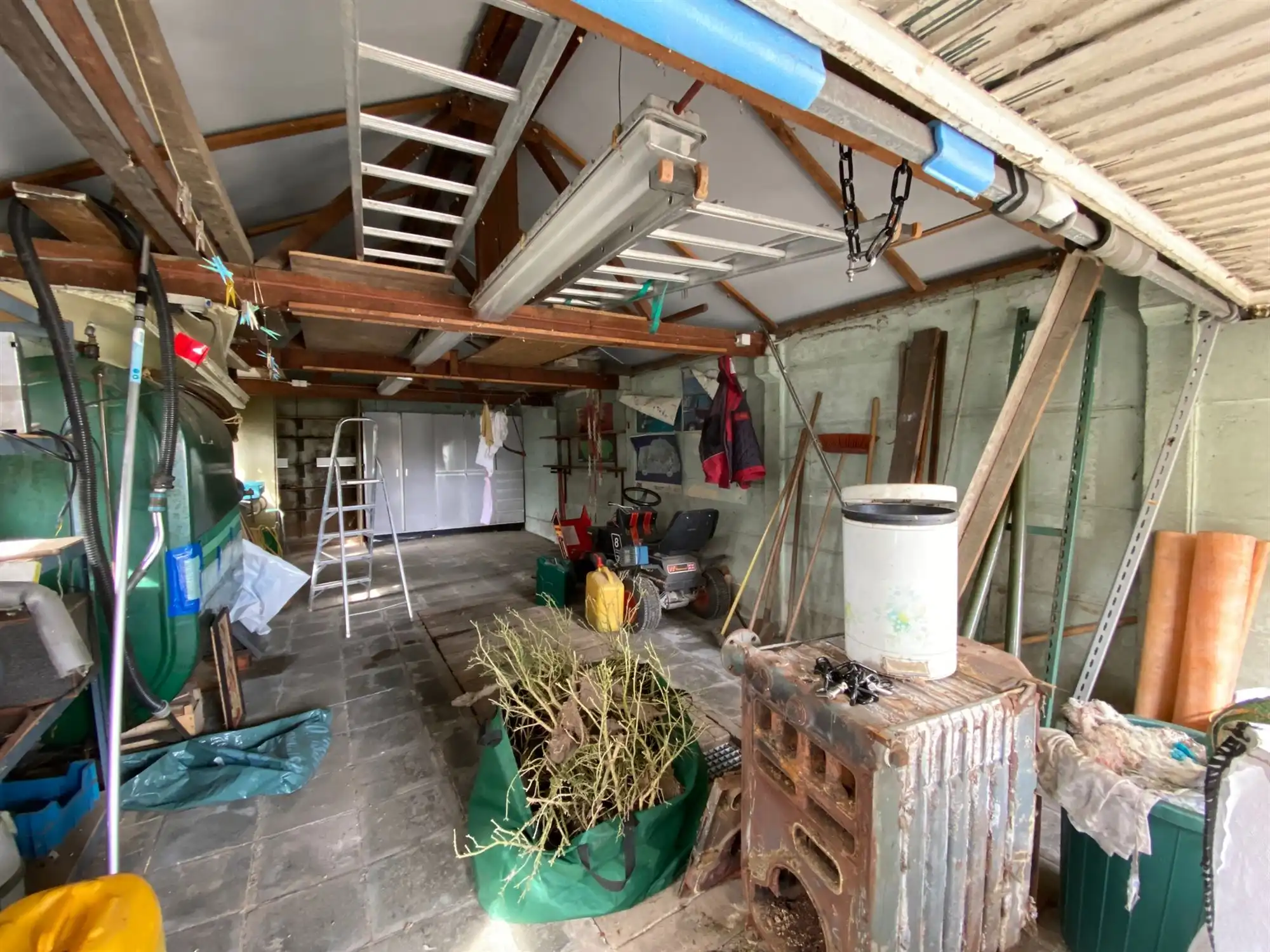 Charmante open bebouwing met 3 slaapkamers, grote garage en zonnepanelen foto 27