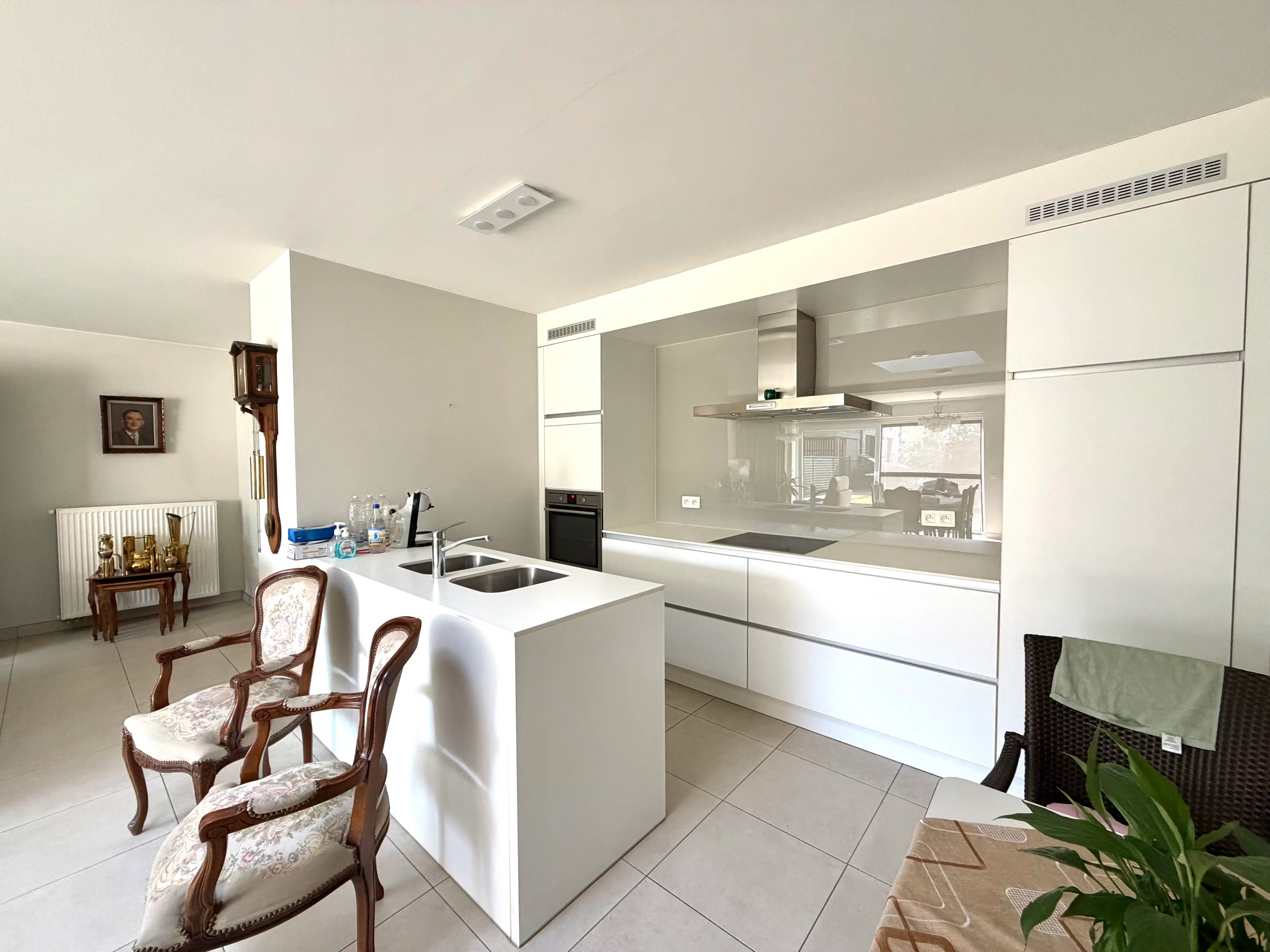 Gelijkvloers tweeslaapkamer-appartement te Wondelgem foto 4