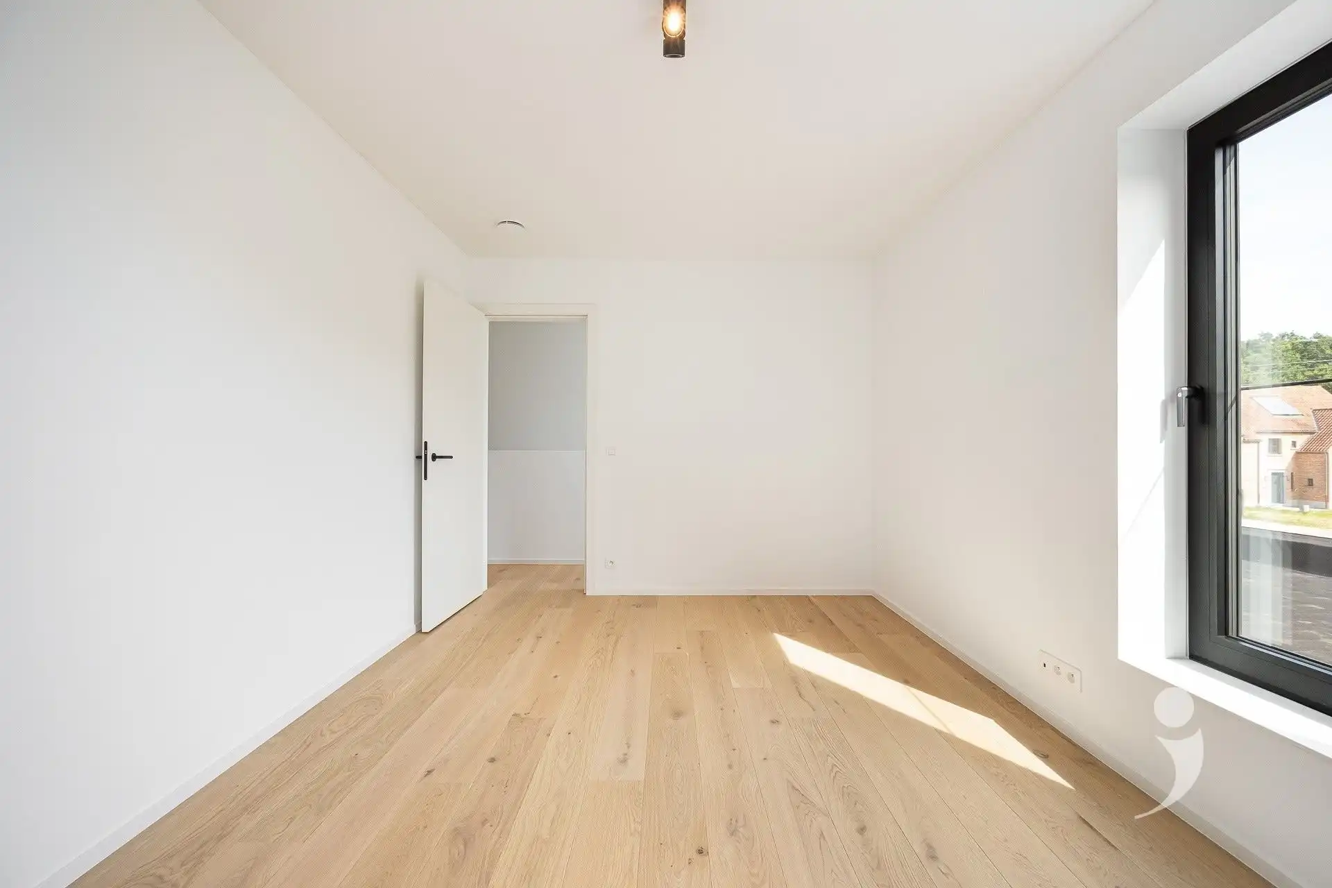 Ruime nieuwbouwwoning met prachtige tuin! foto 18