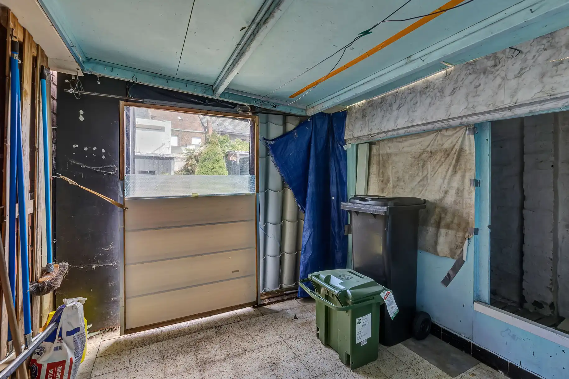 Te renoveren rijwoning met tuin foto 13