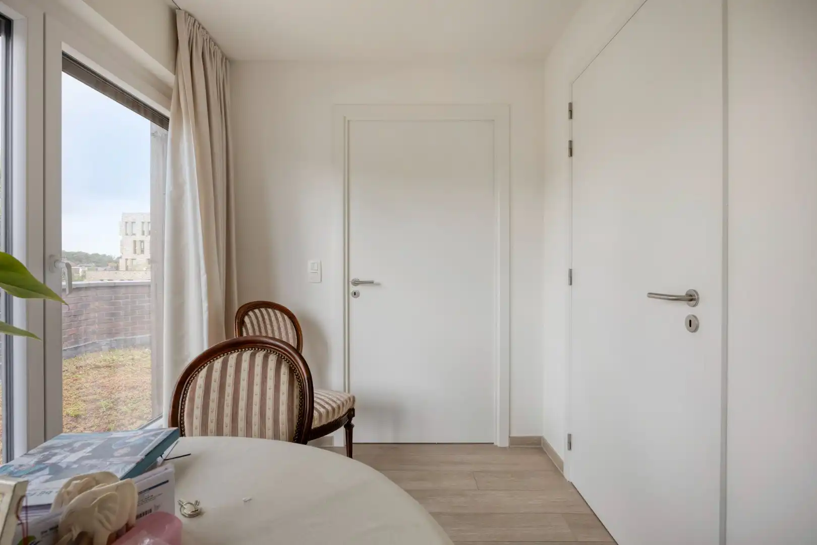 Leuke service flat met 2 SLPKS en terras in het hartje van Mol! foto 10