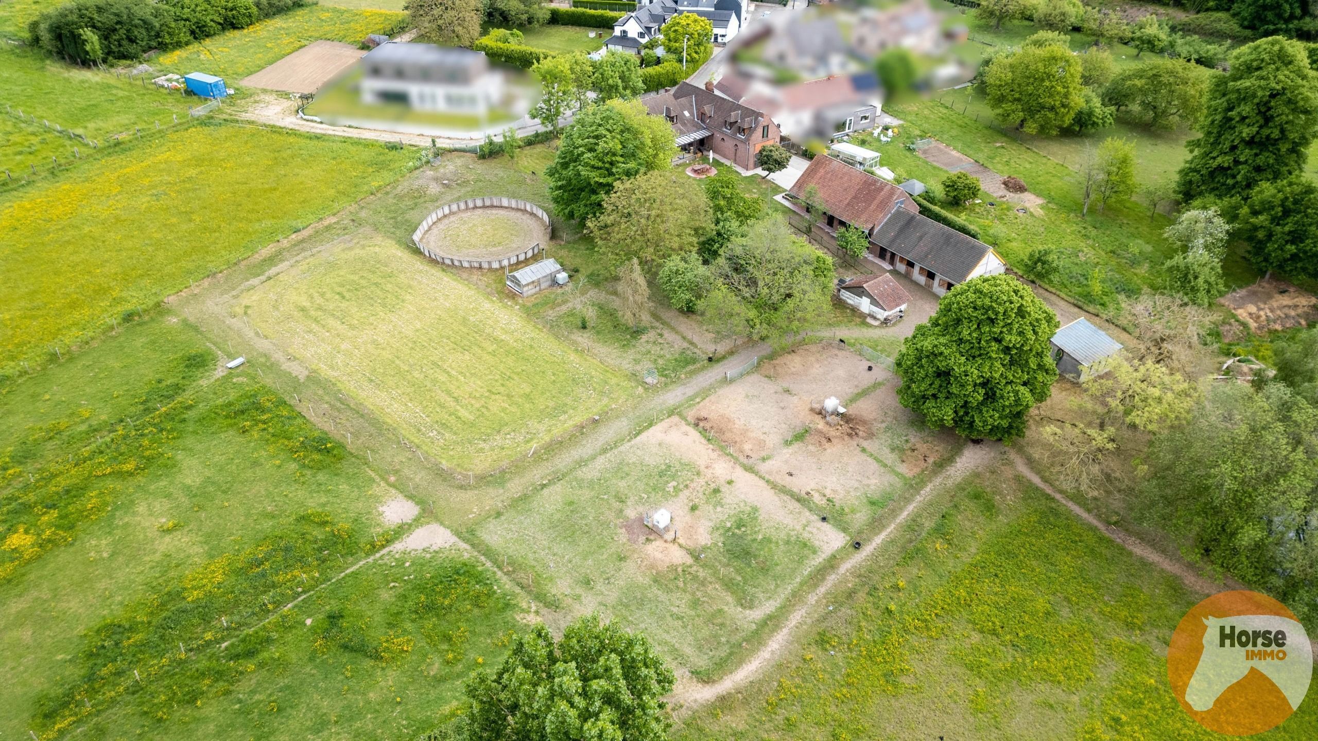 ZOTTEGEM - Hoeve met B&B en stallen op +/- 2,8HA foto 2