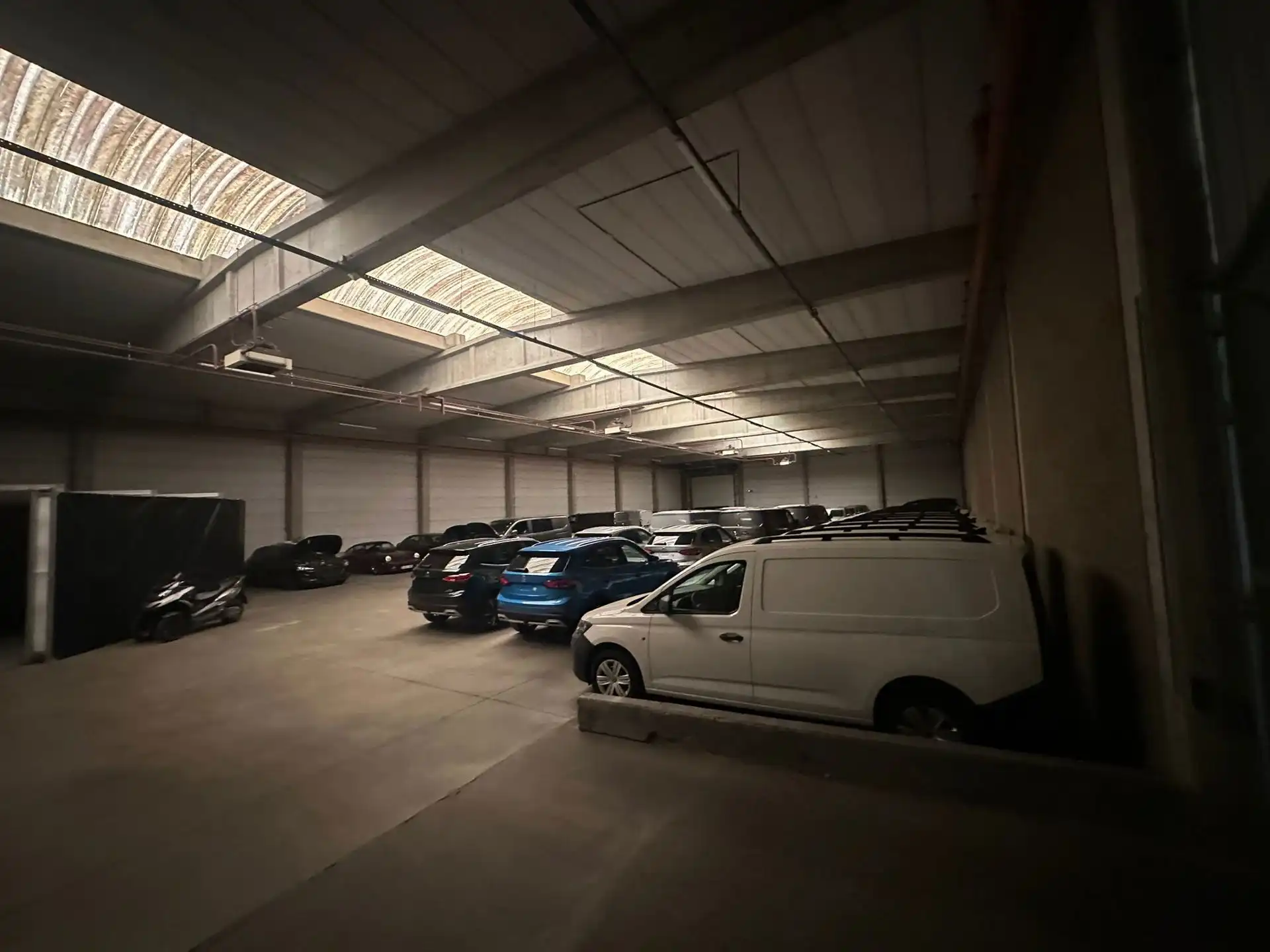 TE HUUR bedrijfssite langsheen E17  foto 9