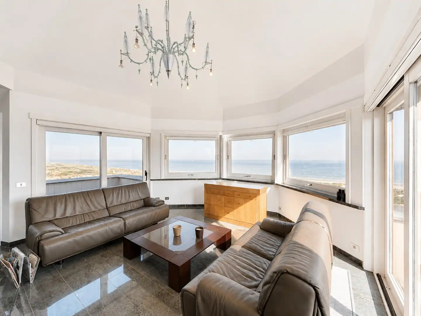Unieke penthouse met vier terrassen en frontaal zeezicht te Sint-André (Oostduinkerke) foto 2