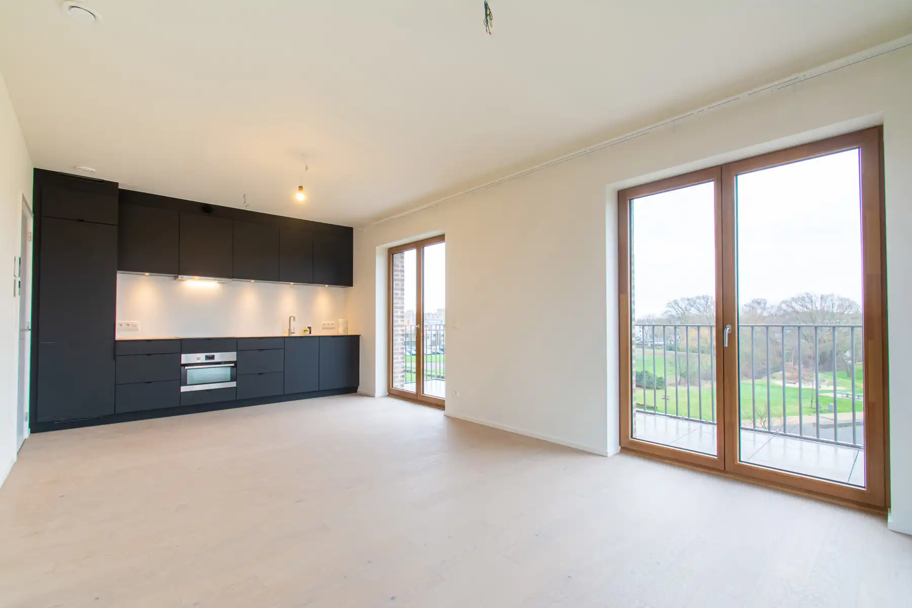Prachtig 2k appartement omringd door park en natuur  foto {{pictureIndex}}