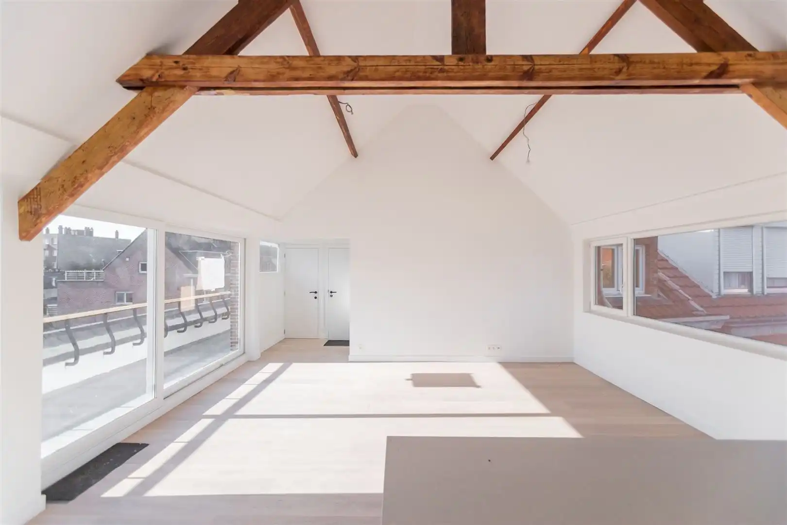 Instapklaar penthouse met ruim terras foto {{pictureIndex}}