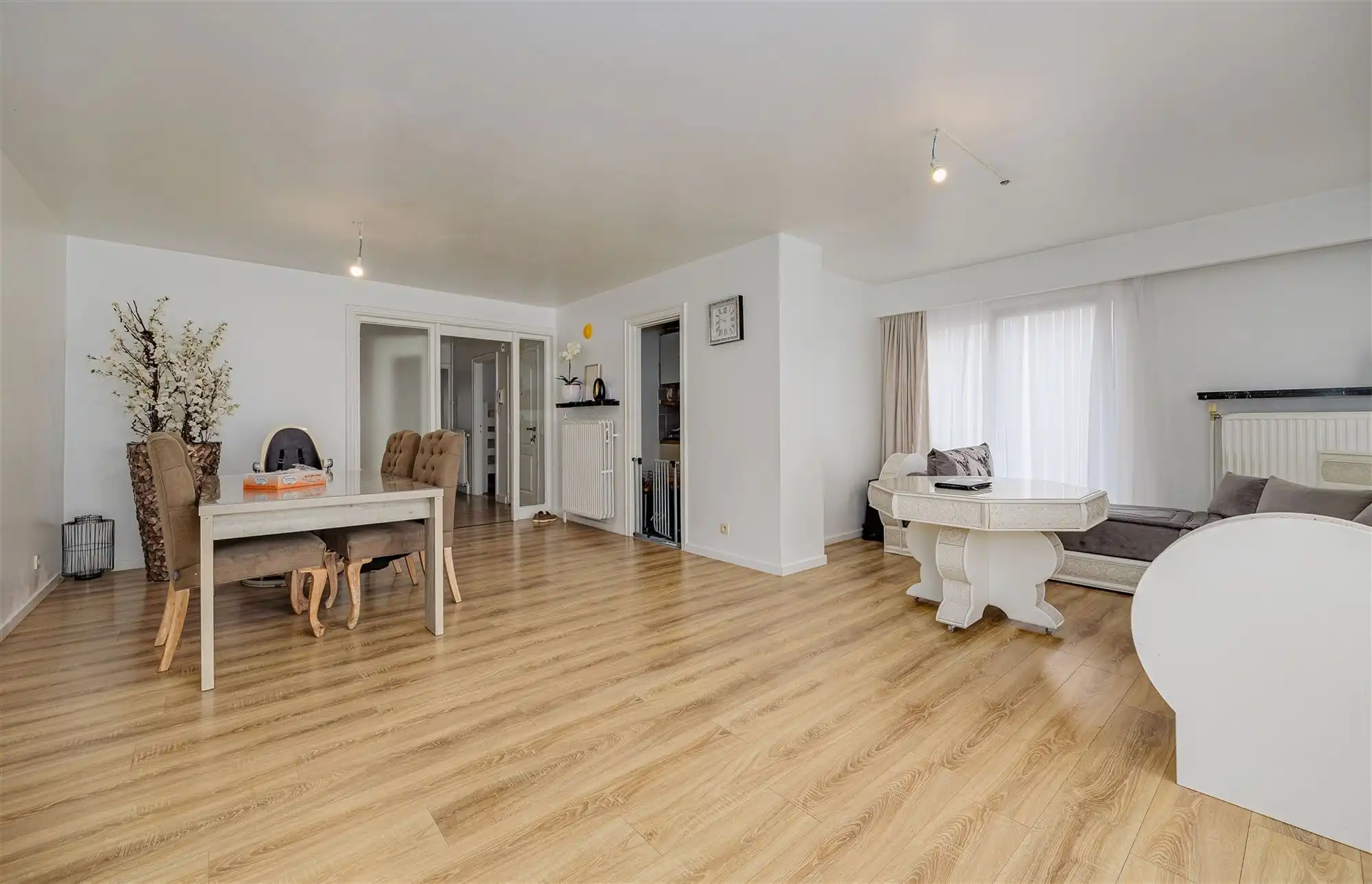 Vergund betonnen opbrengsteigendom met 3 appartementen + garagebox foto 5