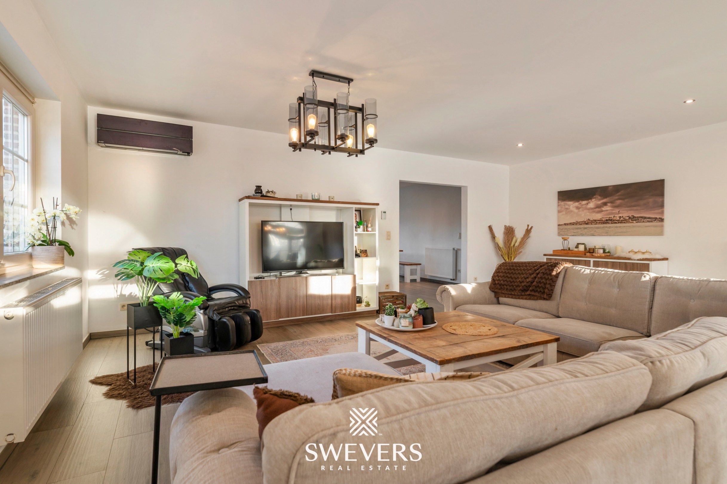 Rustig gelegen energiezuinige halfopen woning met 6 slaapkamers foto 2