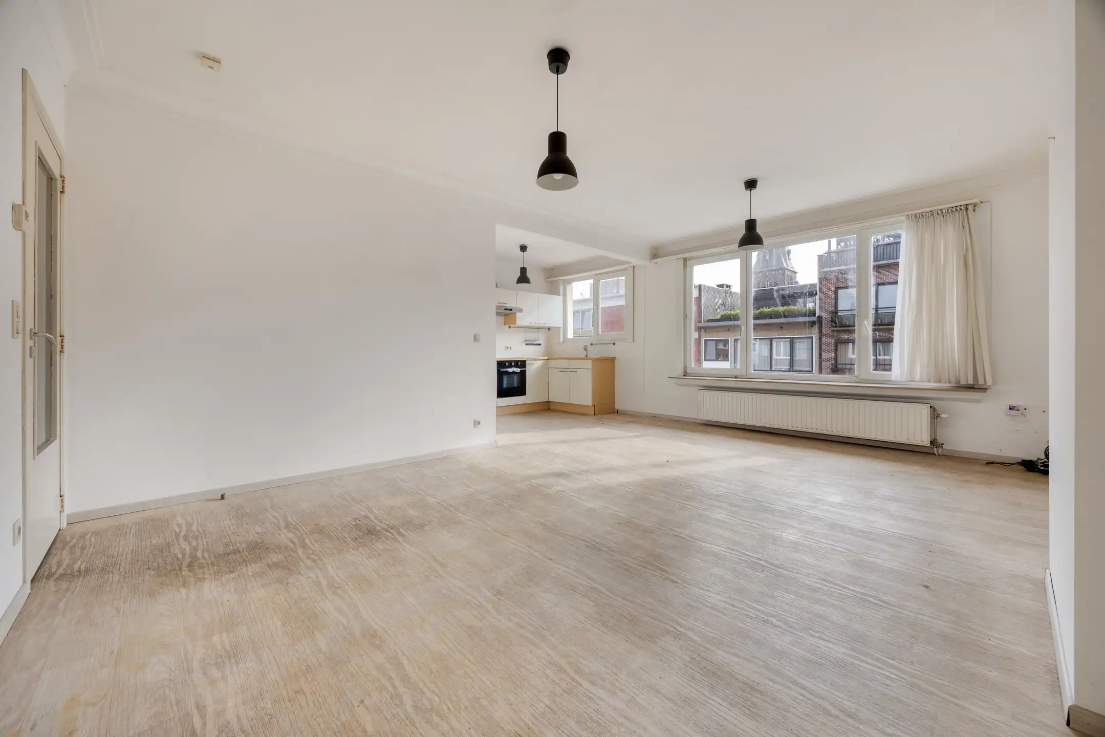 appartement met 2 slaapkamers en overdekt terras op centrale ligging in Deurne Zuid foto 2