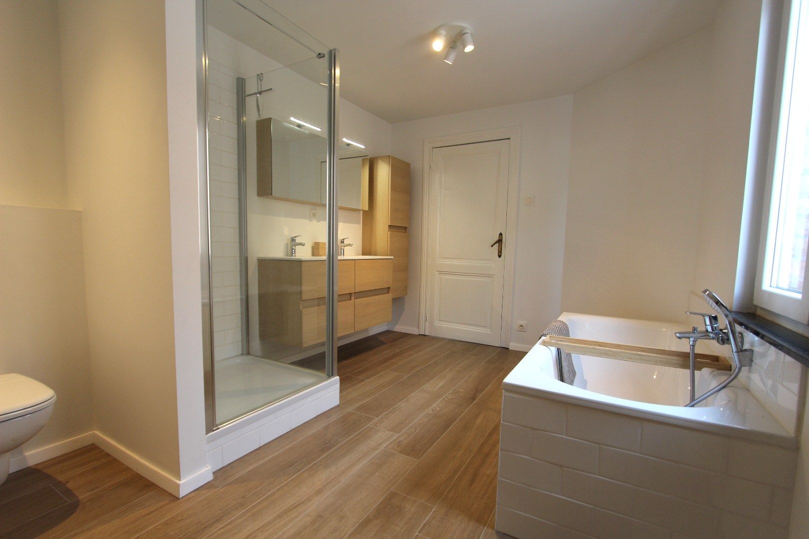 KNAP GERENOVEERDE WONING MET STADSTUIN foto 13