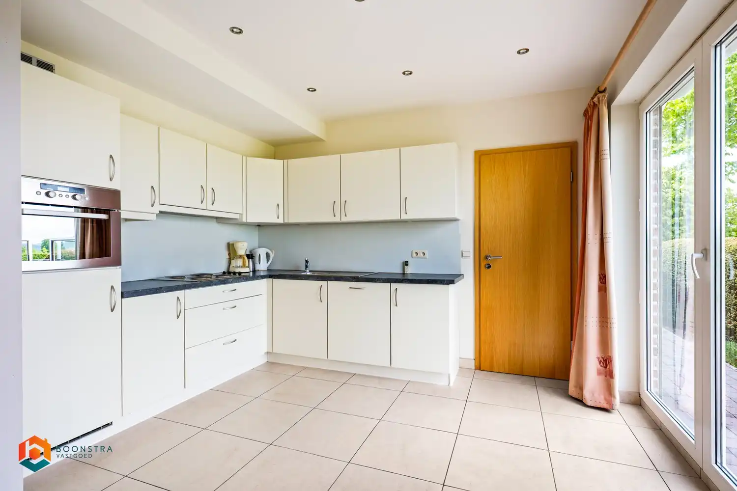 Instapklare woning met 4 slpkrs op perceel van 1122m² in regio Waimes foto 8