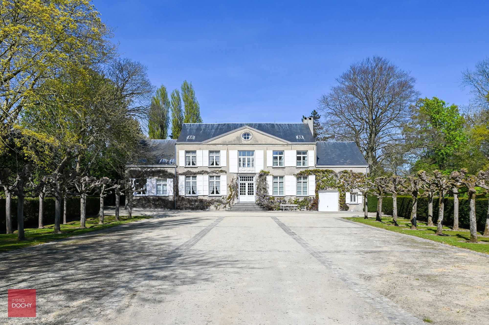 Klassevolle manoir met zicht op kerk van St. Bavo foto 2