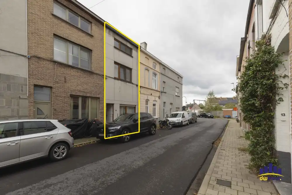 TE KOOP IN GENTBRUGGE – RIJWONING MET 4 SLAAPKAMERS EN KOER! foto 2